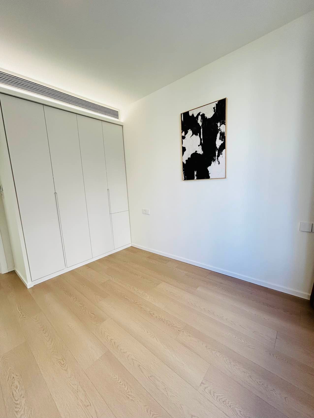 Bright 2br at loushanguan rd 虹桥万博花苑2房