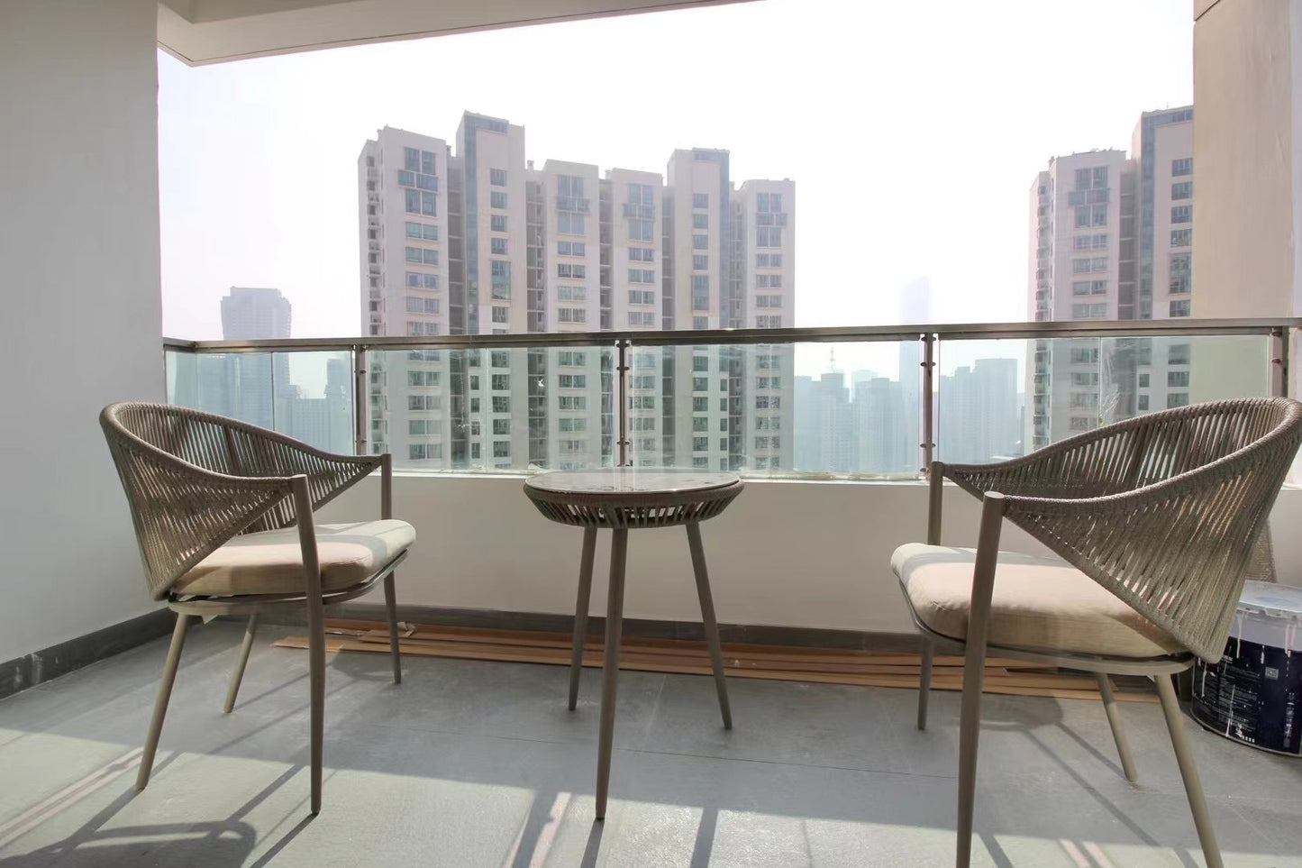 Modern 4br apt with balcony in Jingan 静安枫景4房带阳台
