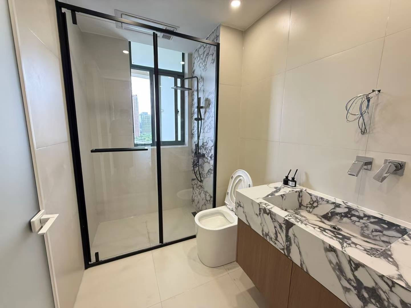 Spacious 3br 170sqm at Lujiazui 家化滨江苑3房