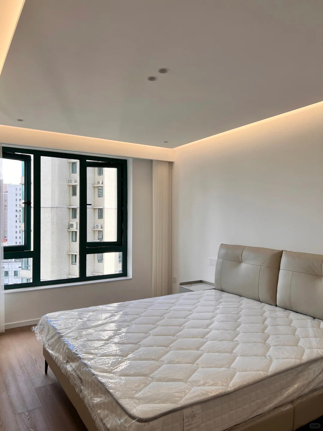 modern 3br 2baths apt at xujiahui 东方曼哈顿3房