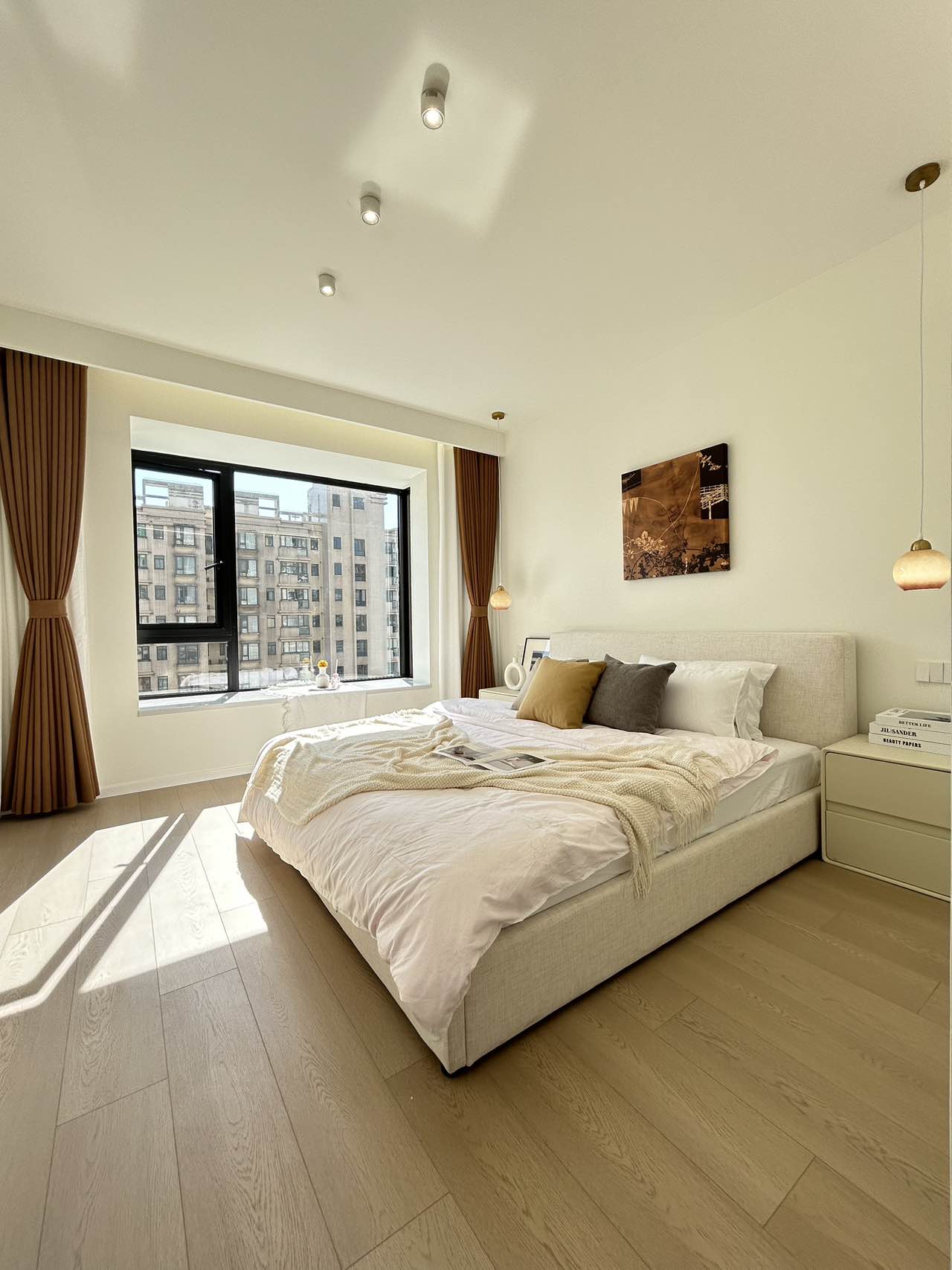 Bright 2br at loushanguan rd 虹桥万博花苑2房