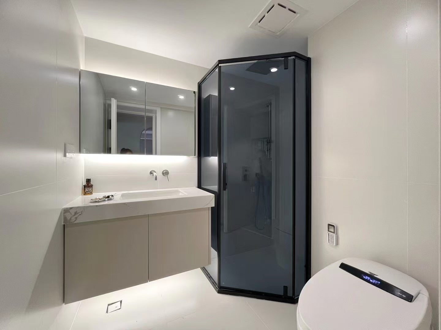 Beautiful 2br apt at one park 静安枫景2房