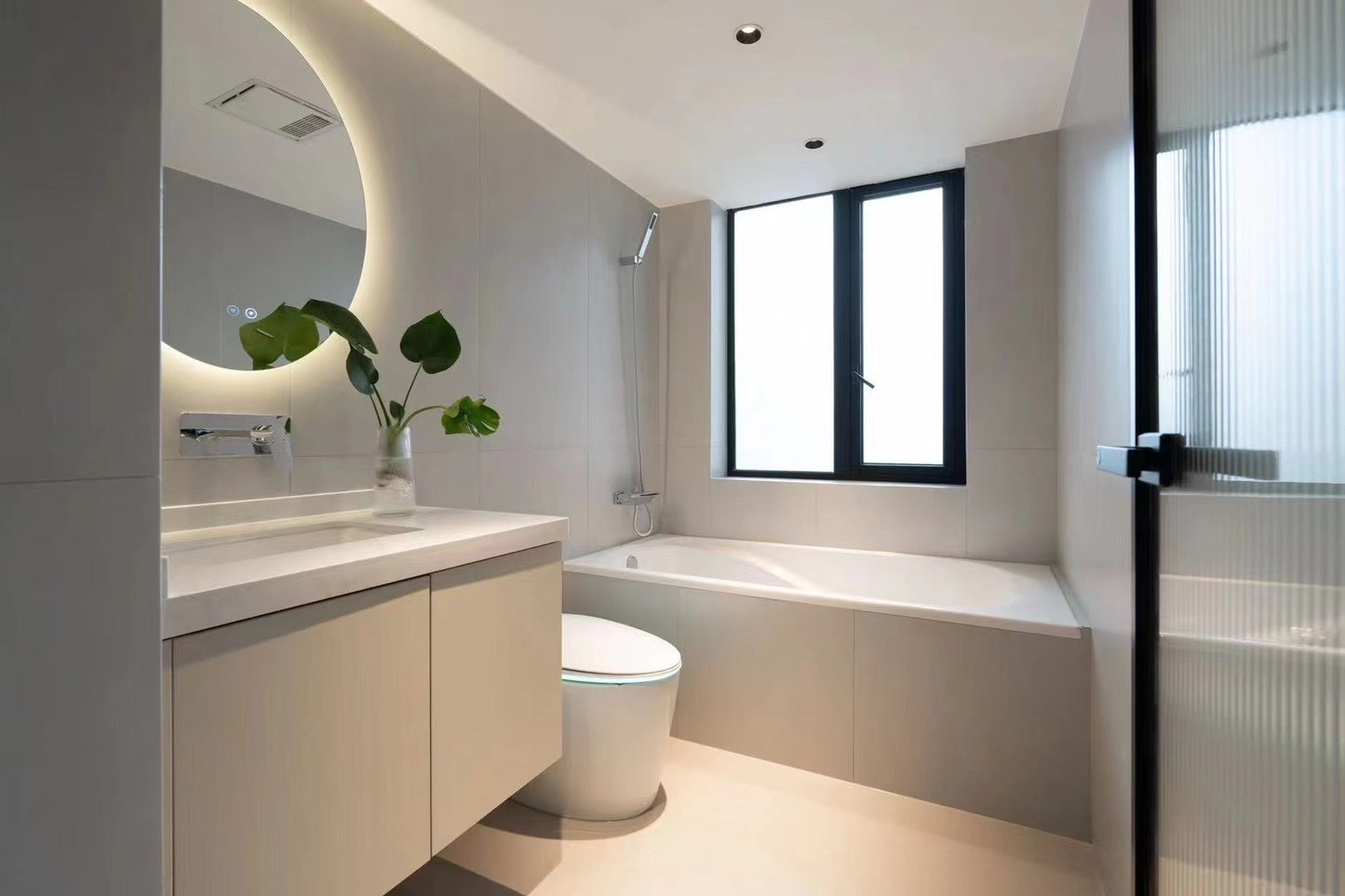 Nice 3br with balcony at jiaotong university 海富公寓3房