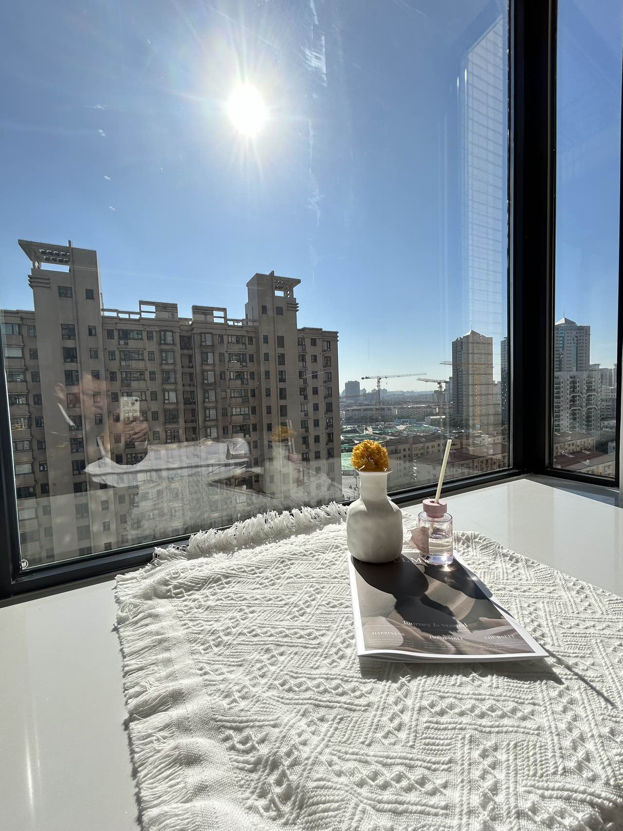 Bright 2br at loushanguan rd 虹桥万博花苑2房