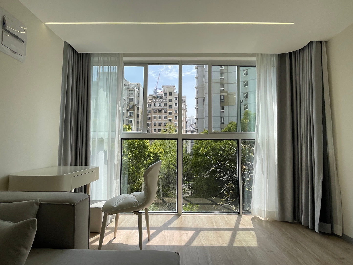 Modern bright 3br with river view 静安河滨花园3房河景
