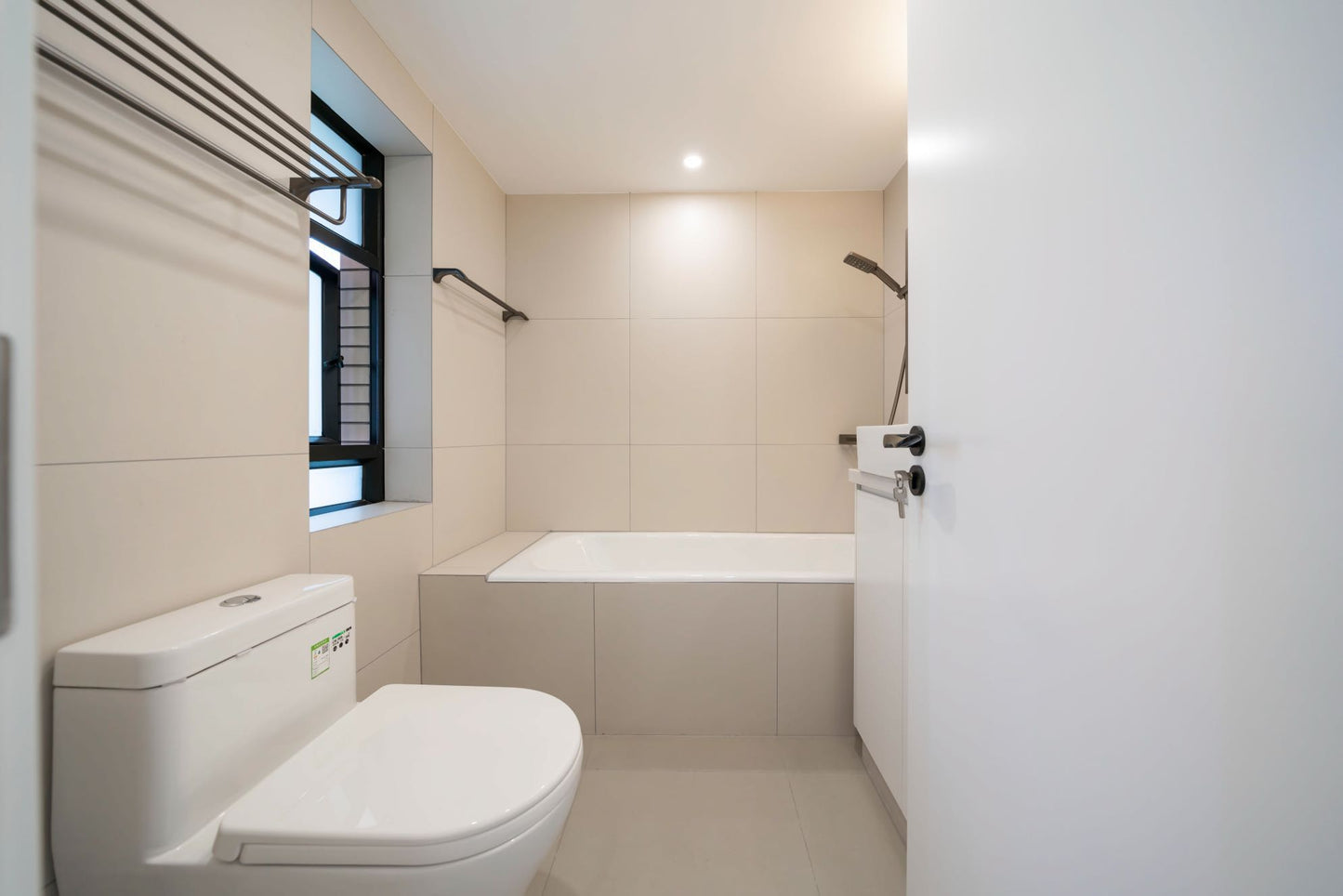 Modern 3br at zhening rd courtyards 东方剑桥3房带地暖