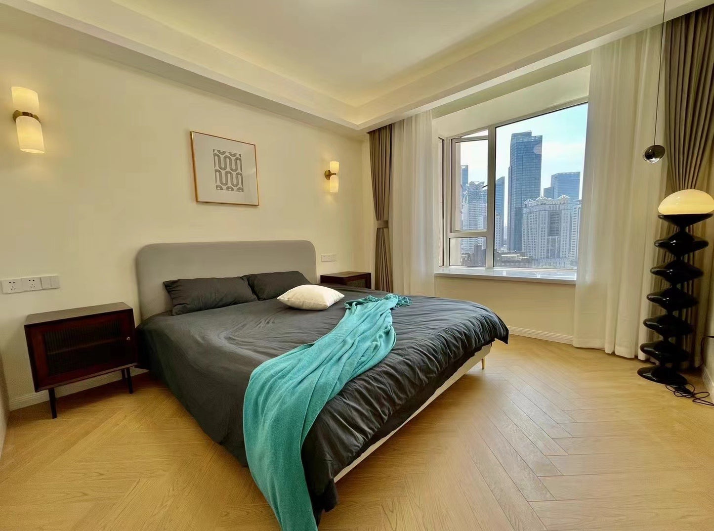 Nice 3br with balcony at jingan 曼克顿豪庭3房带阳台