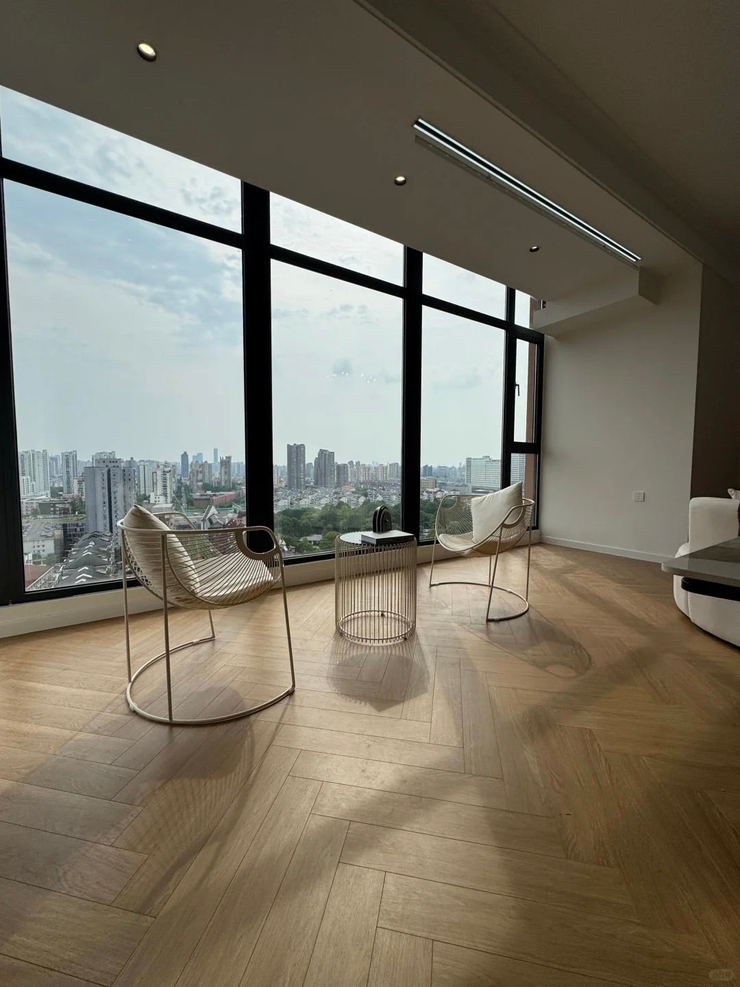 Spaciouse 1br at zhabei park 闸北公园1房