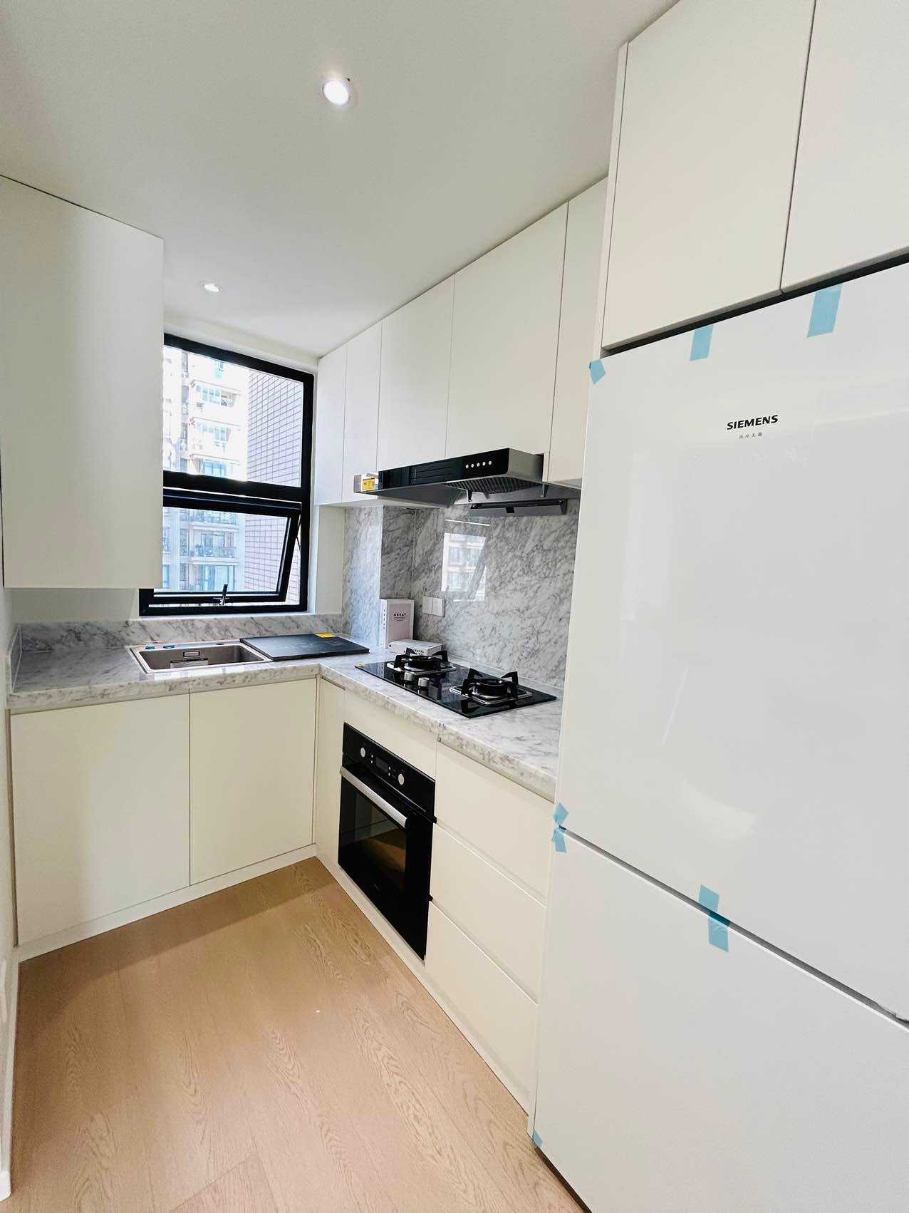 Bright 2br at loushanguan rd 虹桥万博花苑2房