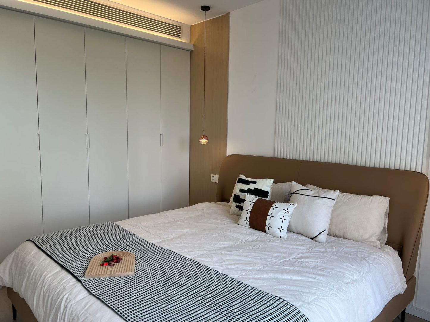 modern 2br 2baths apt at Xujiahui 福源汇居2房