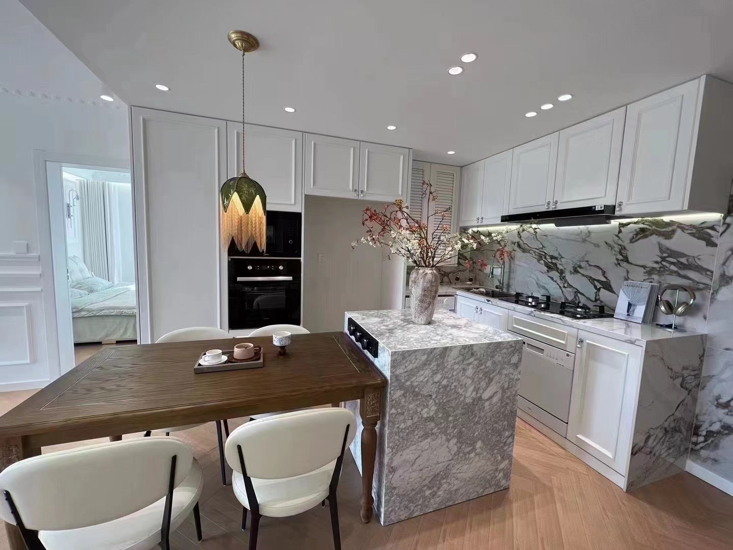 Modern 2br apt at jiangsu rd sta. 静安城2房地暖