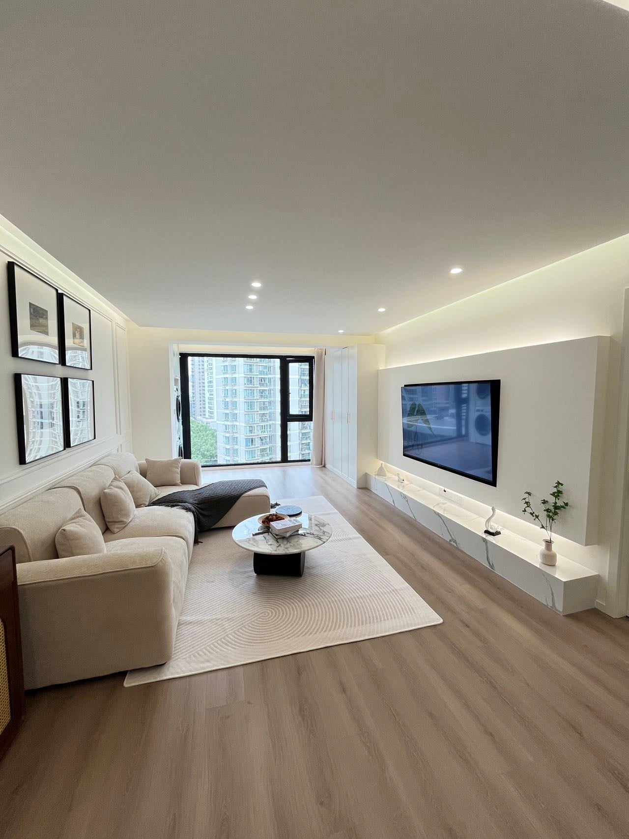 modern 3br 2baths apt at Xujiahui 福源汇居3房