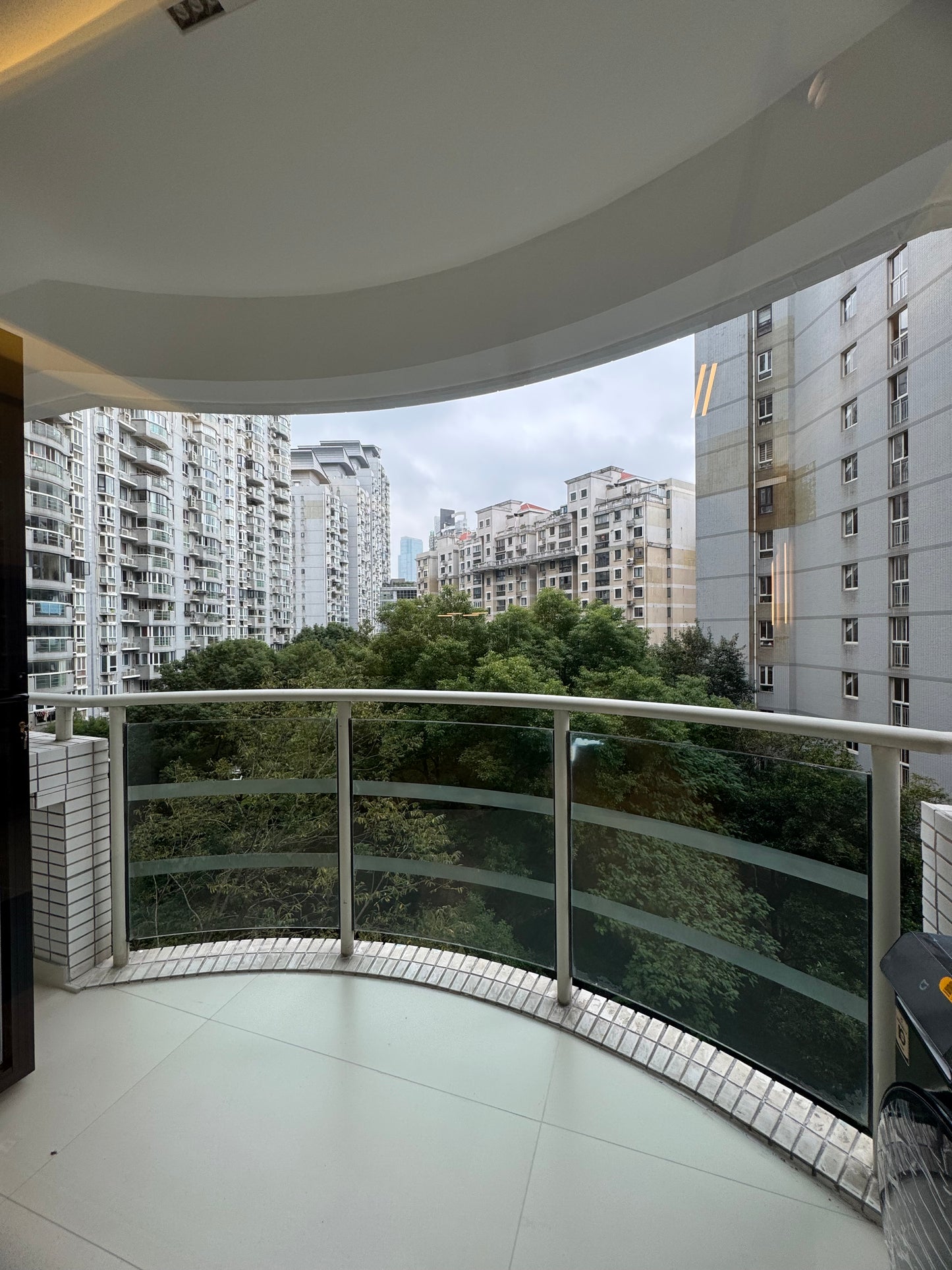 Newly 2br+ study at Jingan 静安河滨花园2+1房