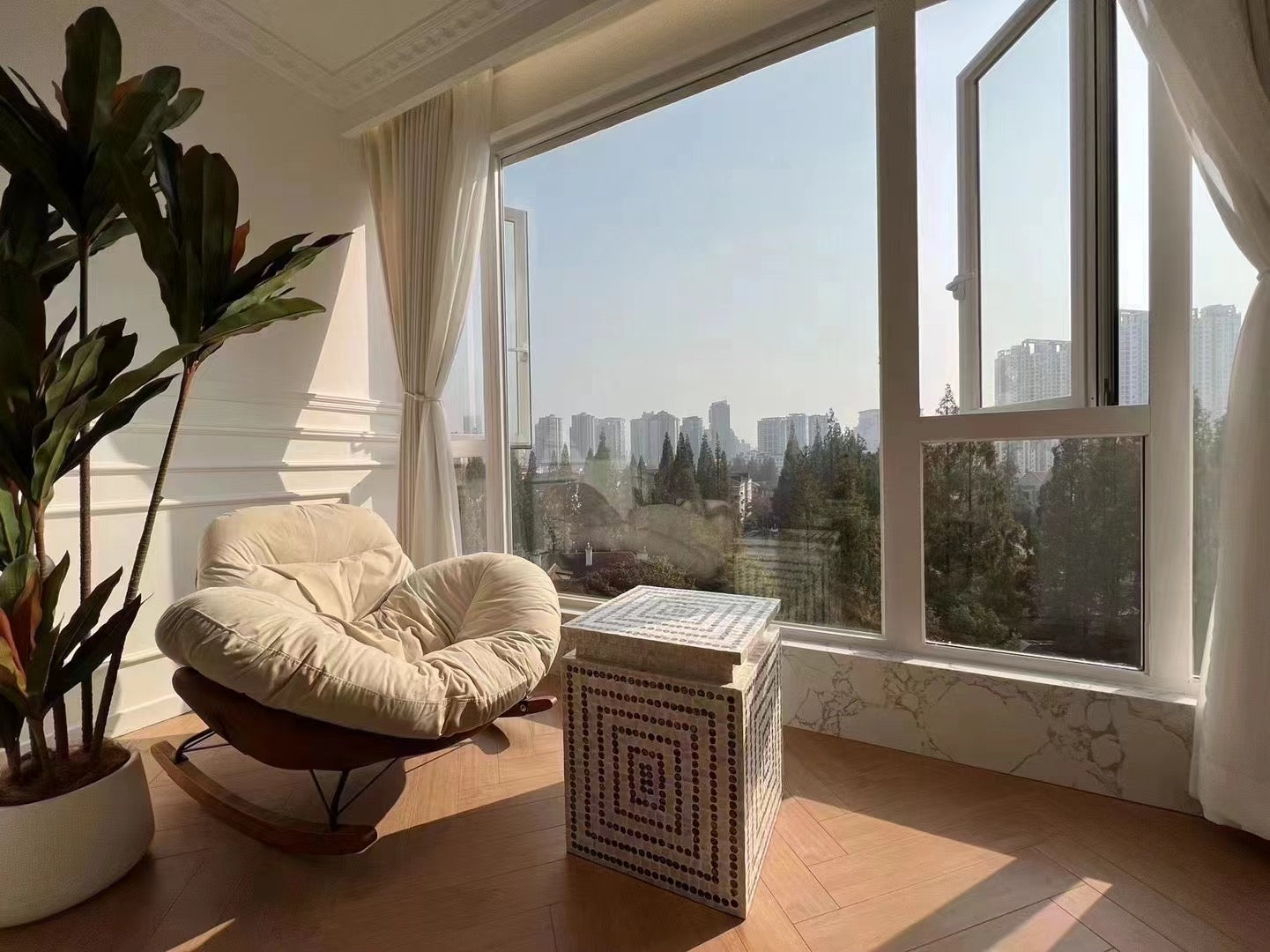 Modern 2br apt at jiangsu rd sta. 静安城2房地暖