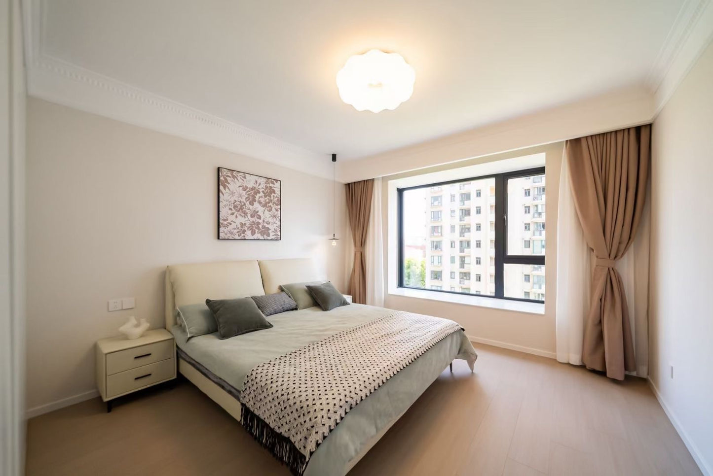 New deco 2br at Zhongshan park 虹桥万博花园2房