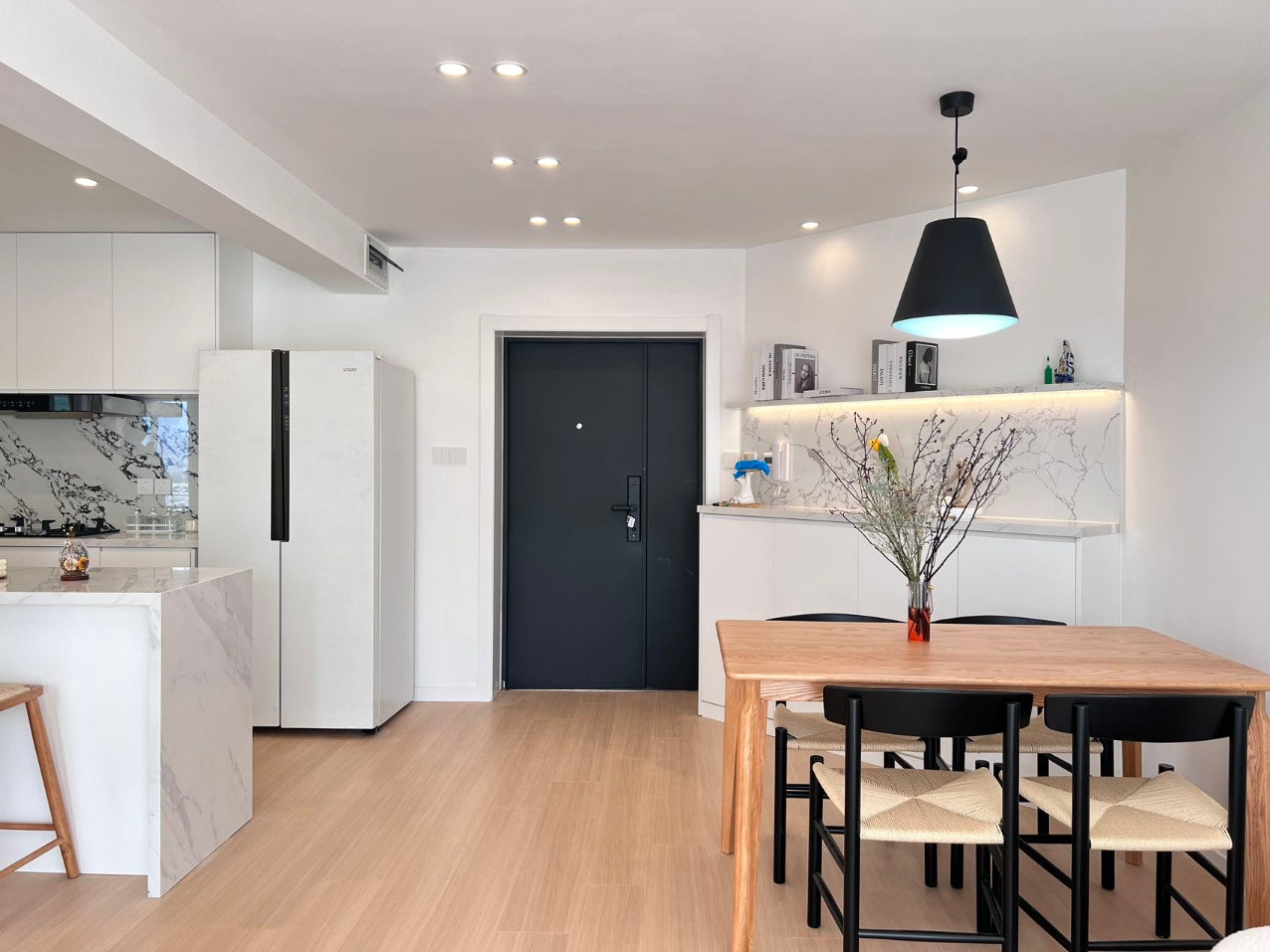 Newly 2br with balcony Jingan Temple 嘉园2房新装修阳台
