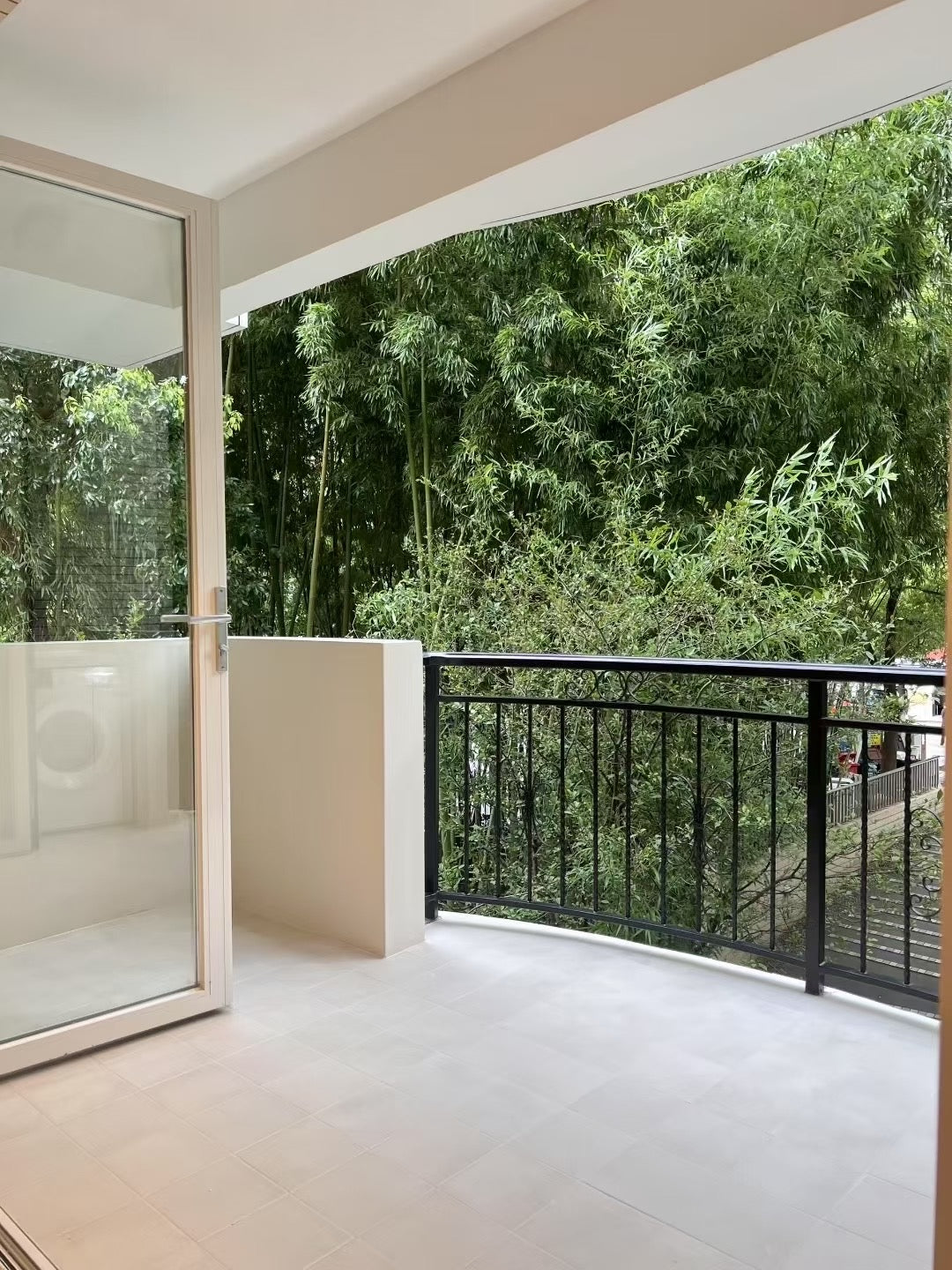 Modern 2br apt with balcony 静安康寓2房带阳台