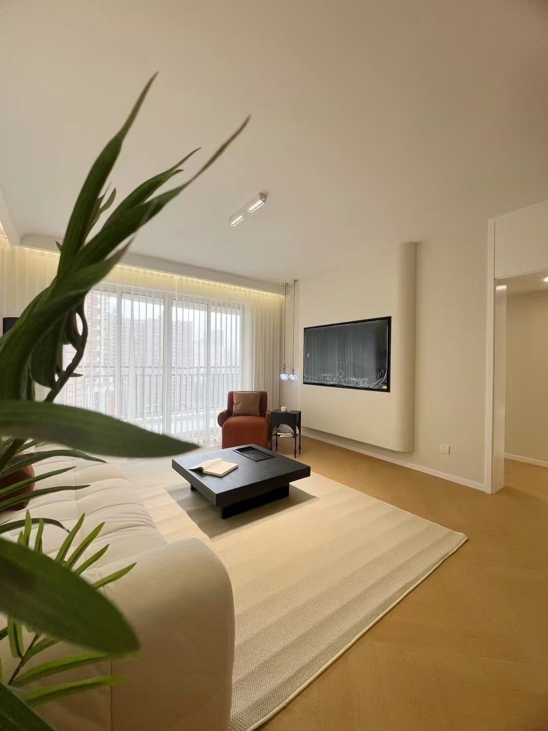Spacious 3br with floor heating at jingan temple 静安艺阁3房