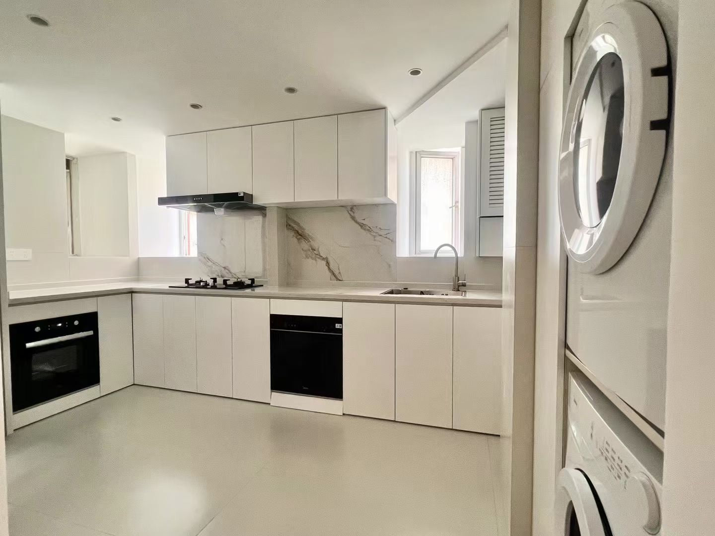 Modern 2br with floor heating in Jingan 日高公寓2房