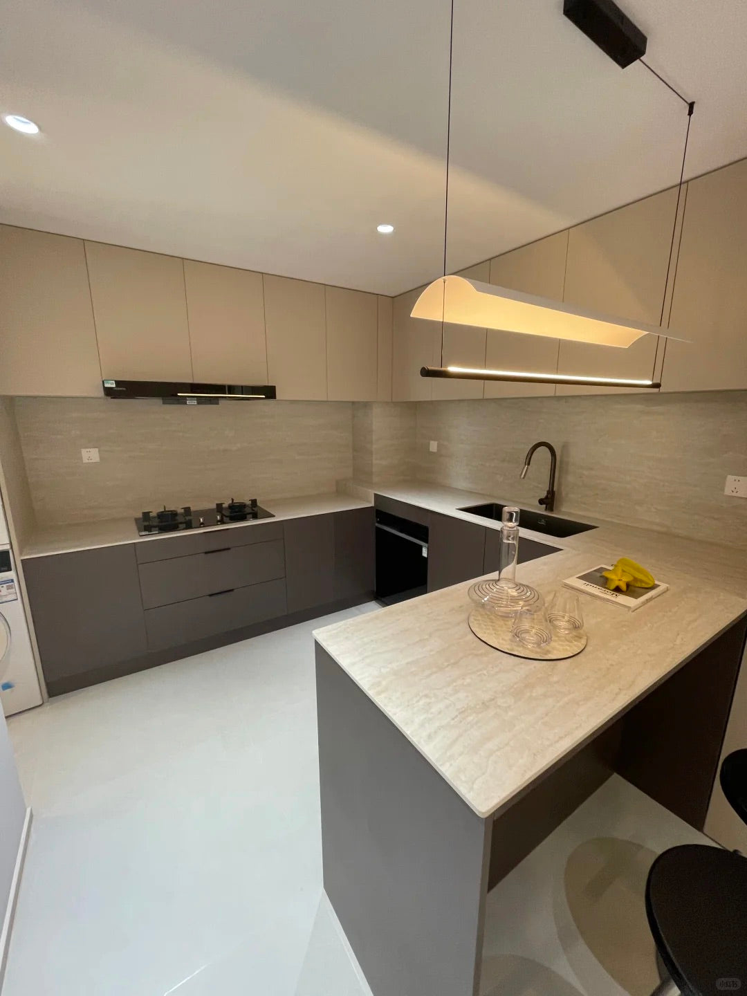 Super 3br 2baths apt at xujiahui 东方曼哈顿3房