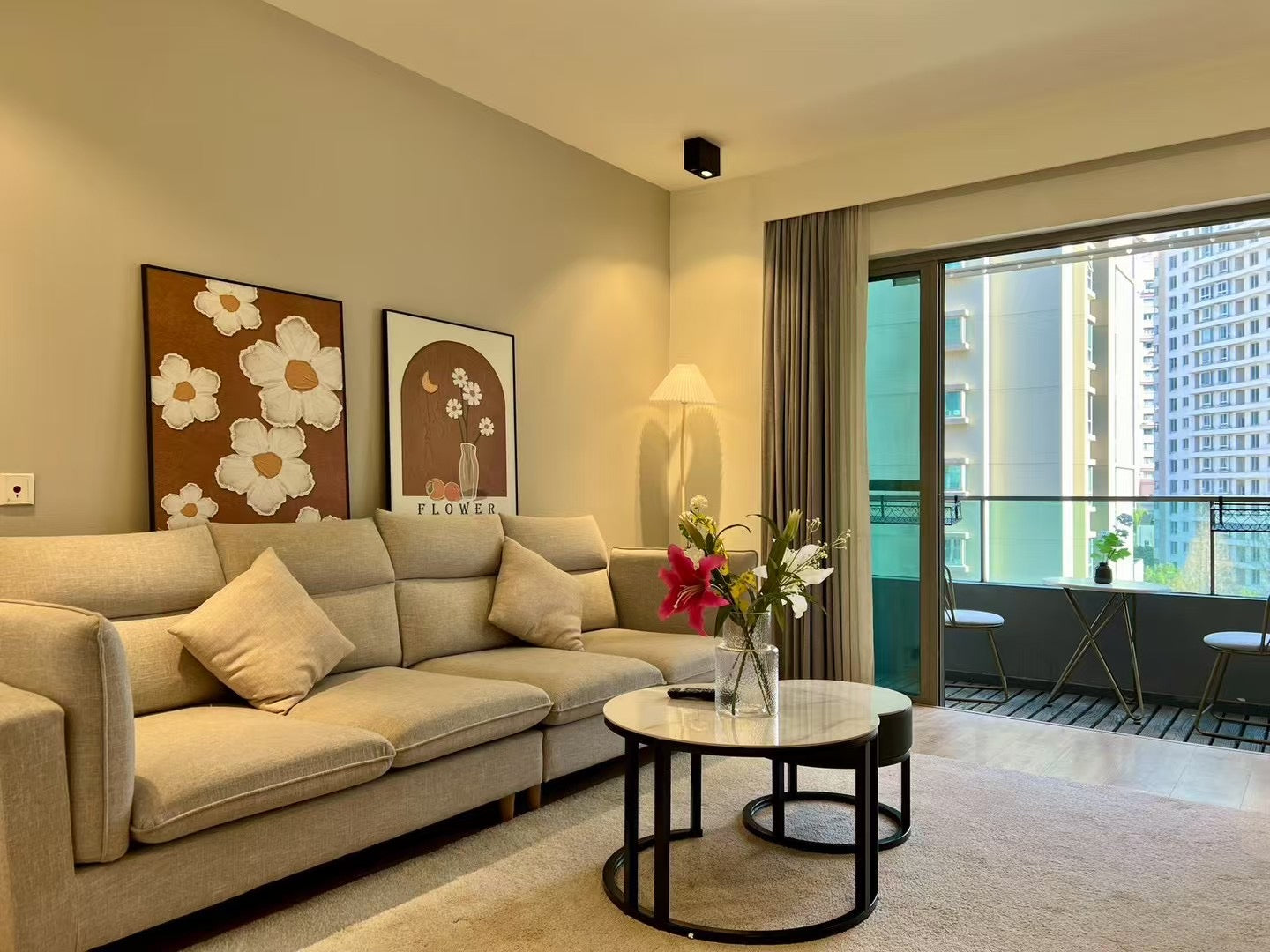 2BR apt with balcony in 8 park Avenue. 静安豪景2房