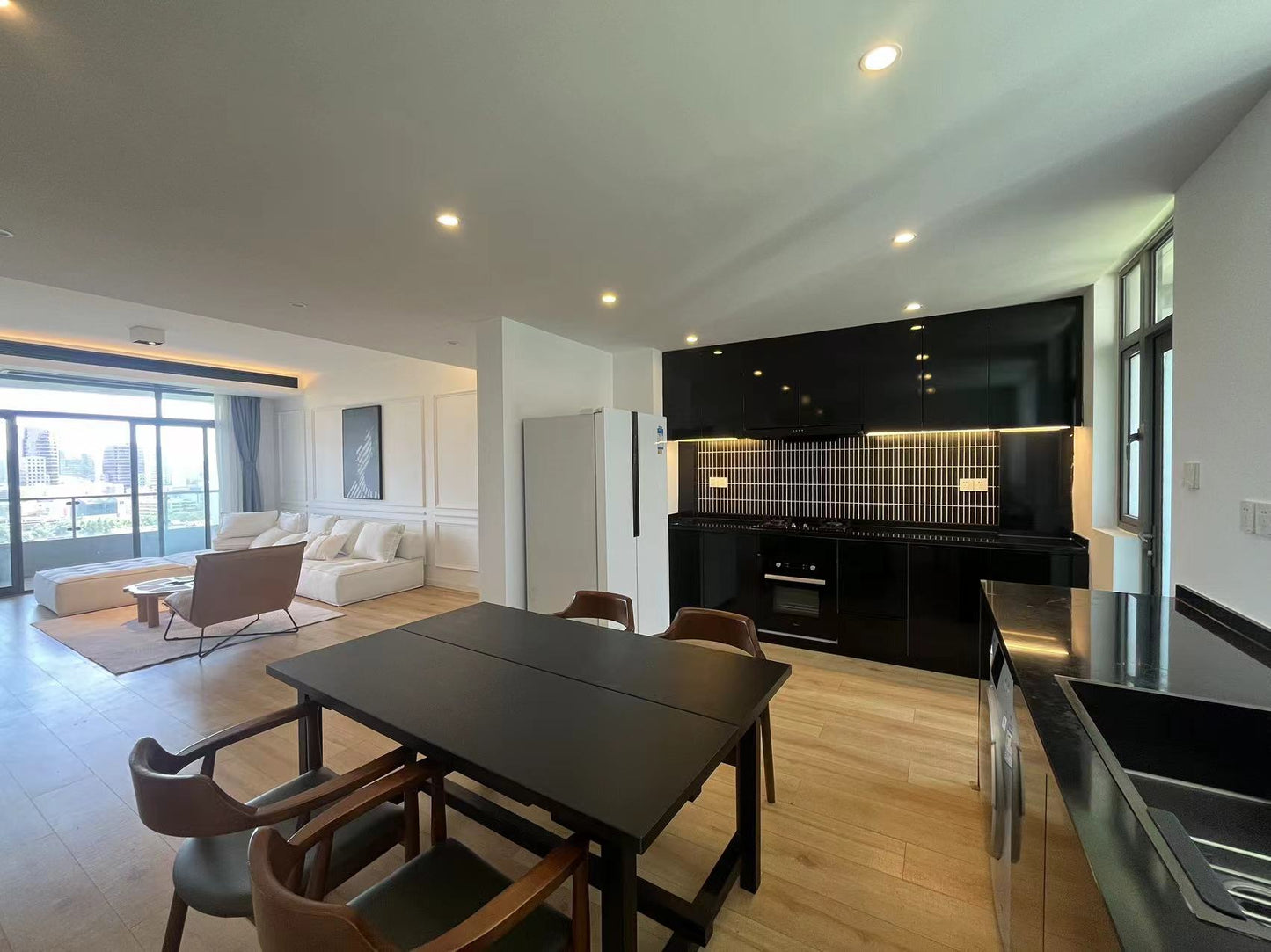 Modern 3br at top of city 中凯城市之光3房
