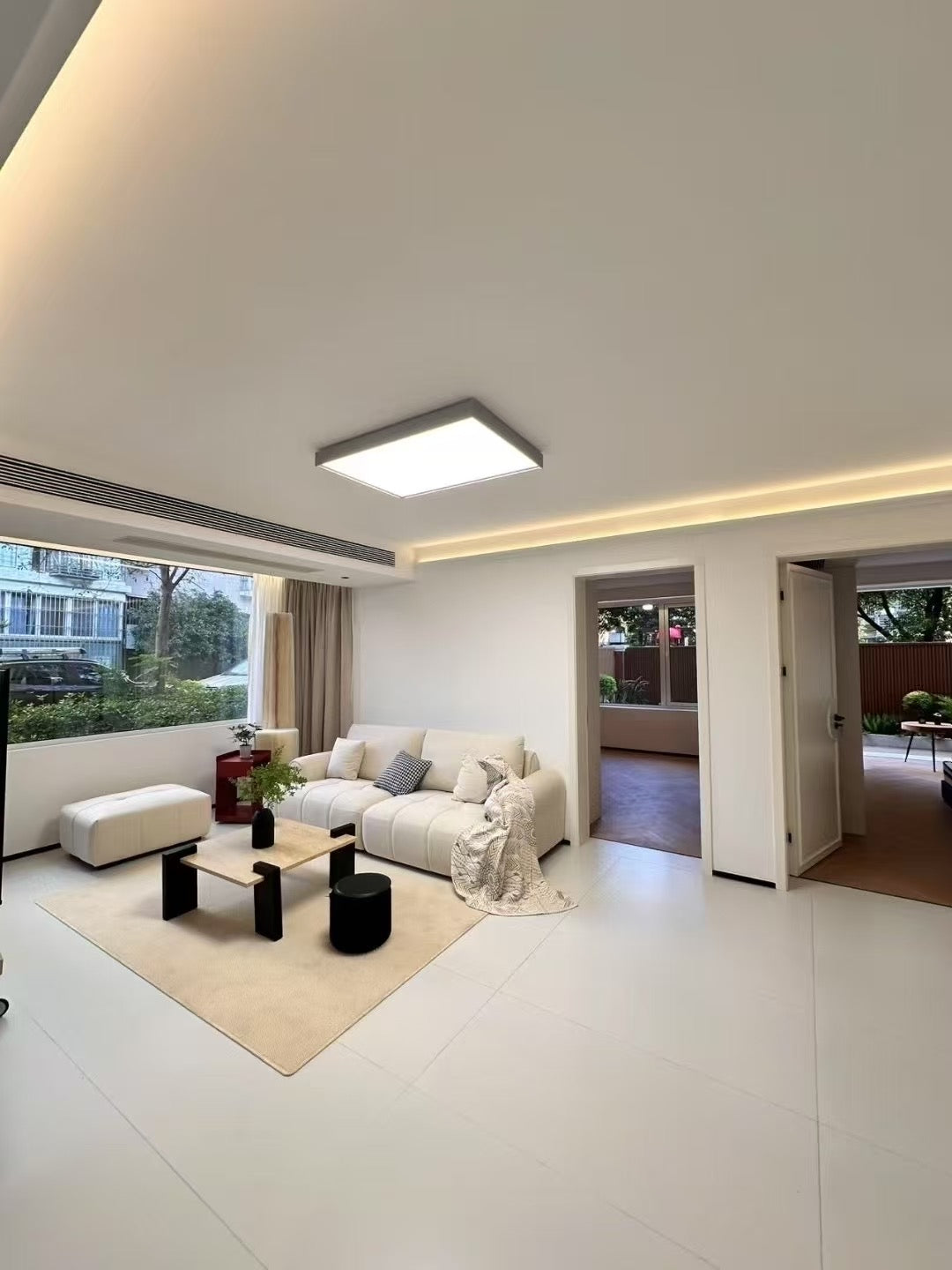 Modern 2br apt with garden 静安紫兰苑2房