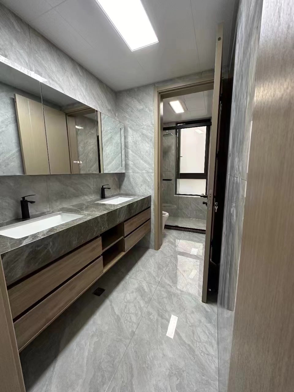 Spacious 4br 200sqm at Gubei 黄金城道4房200平米
