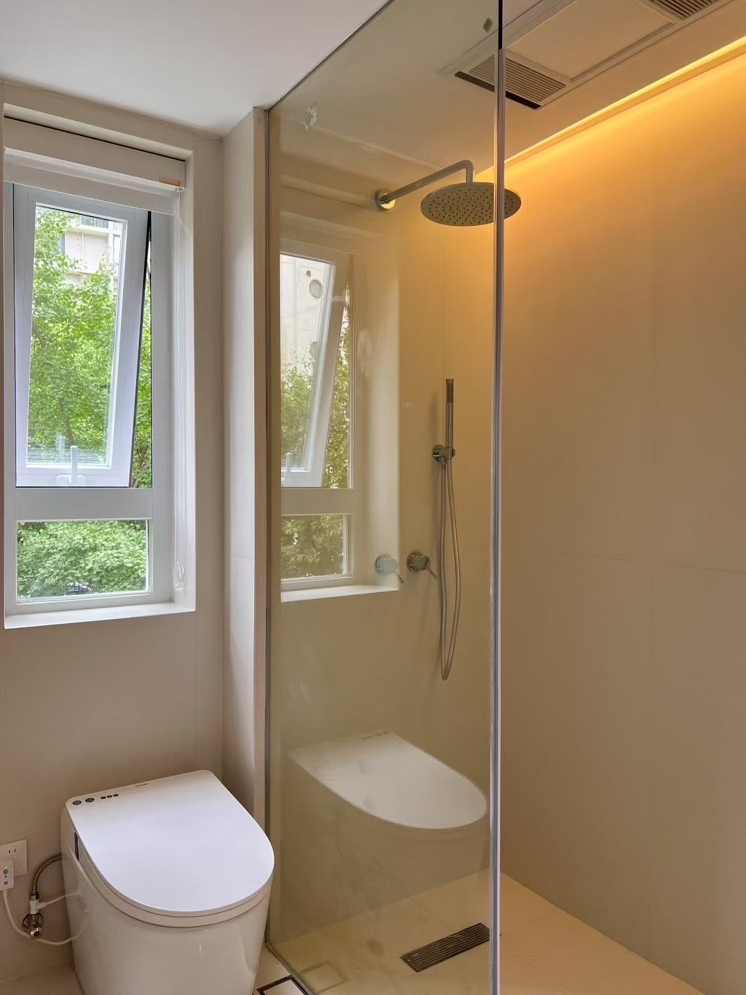 Modern 2br apt with balcony 静安康寓2房带阳台