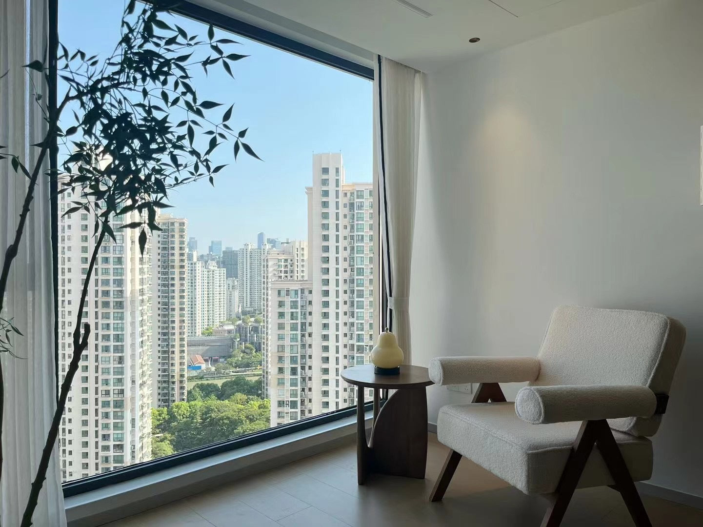 Newly 2br beside Suzhou river 中远两湾城2房
