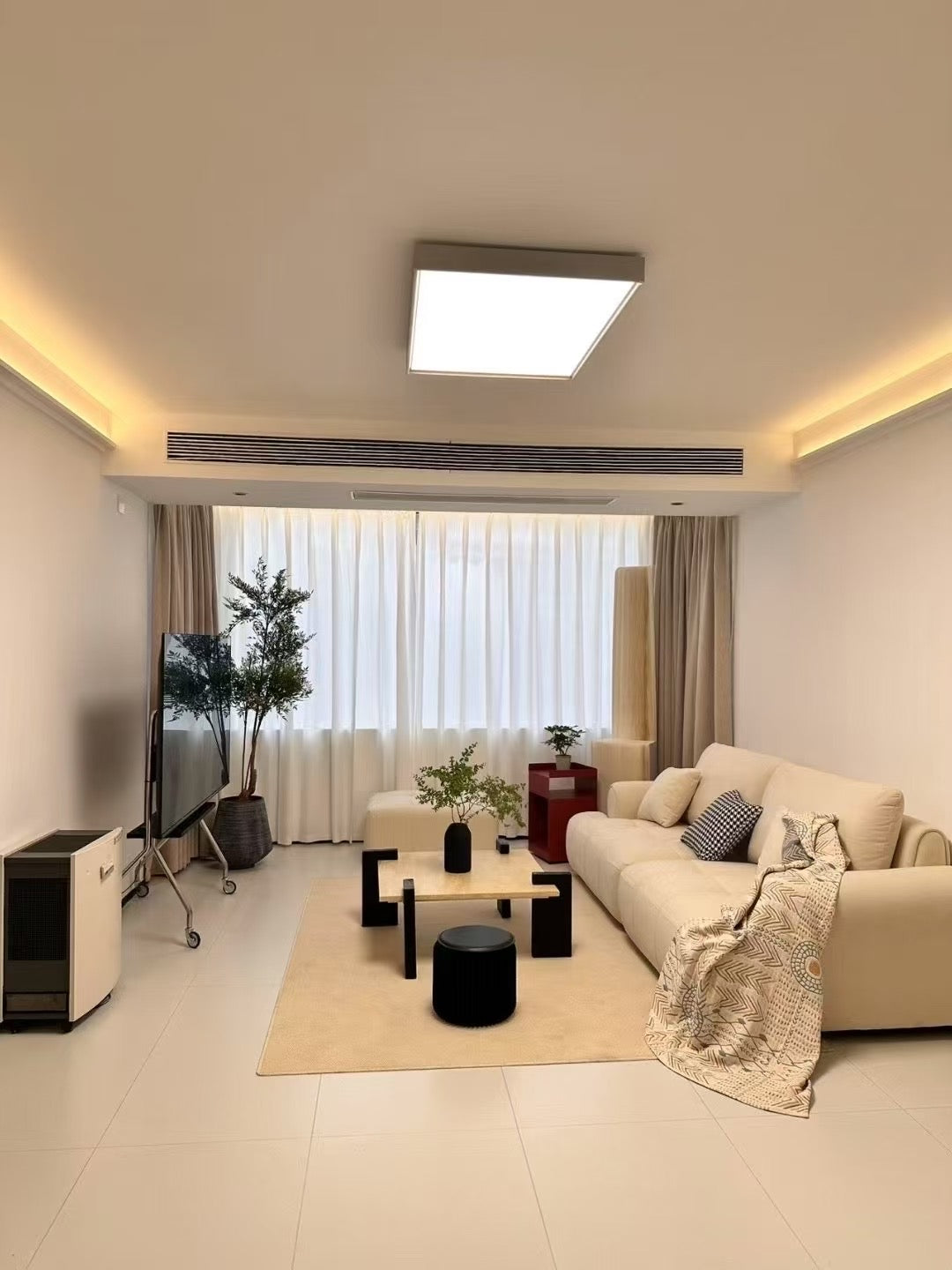 Modern 2br apt with garden 静安紫兰苑2房