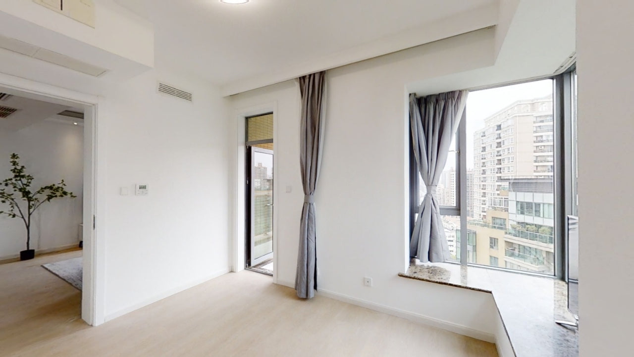 Beautiful 2br apt with balcony 国际丽都2房