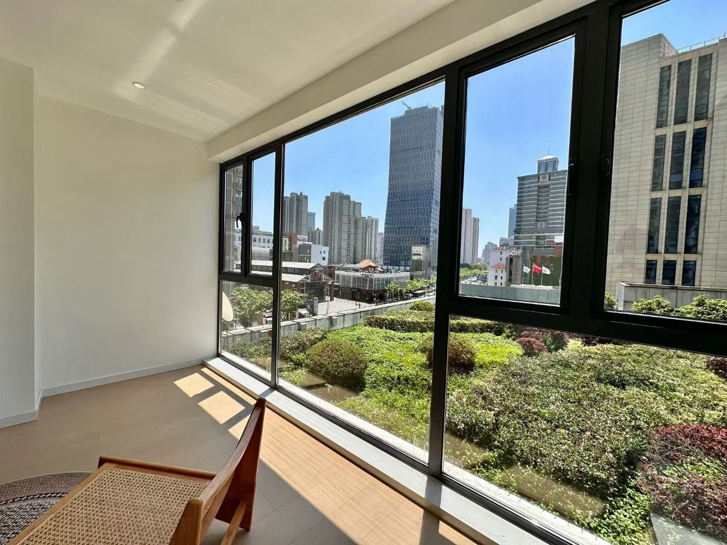 Beautiful 2br floor heating Jingan 静安凤凰苑2房