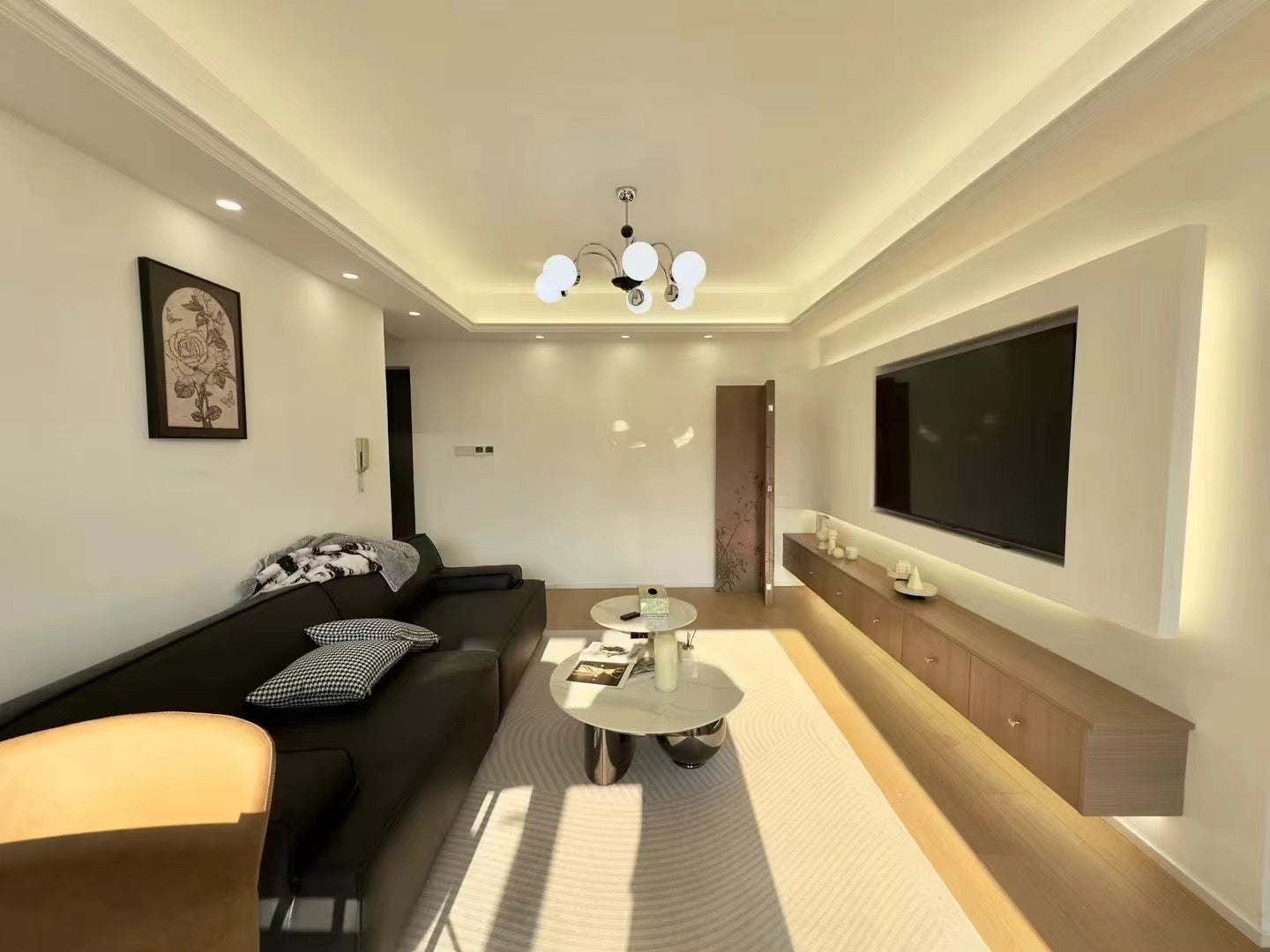Modern 2br at jiangsu rd station 静安城2房