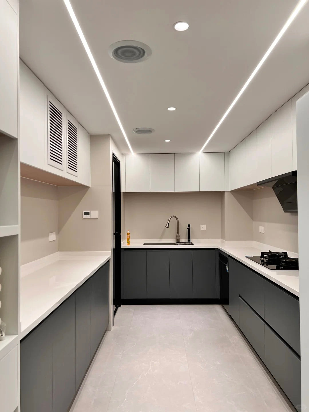modern 3br 2baths apt at xujiahui 东方曼哈顿3房