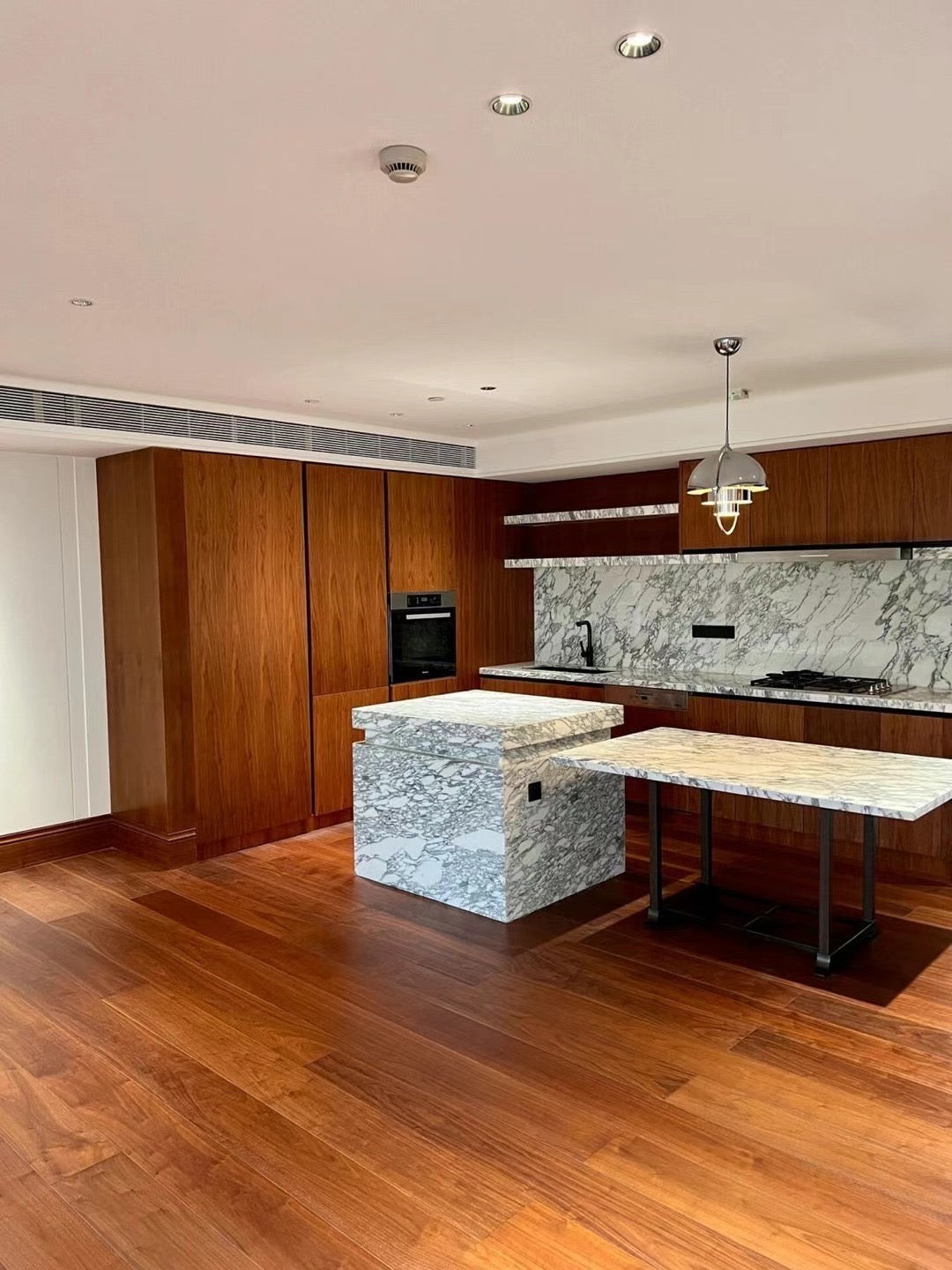 Luxury 1br at south wulumuqi rd 乌南398大1房