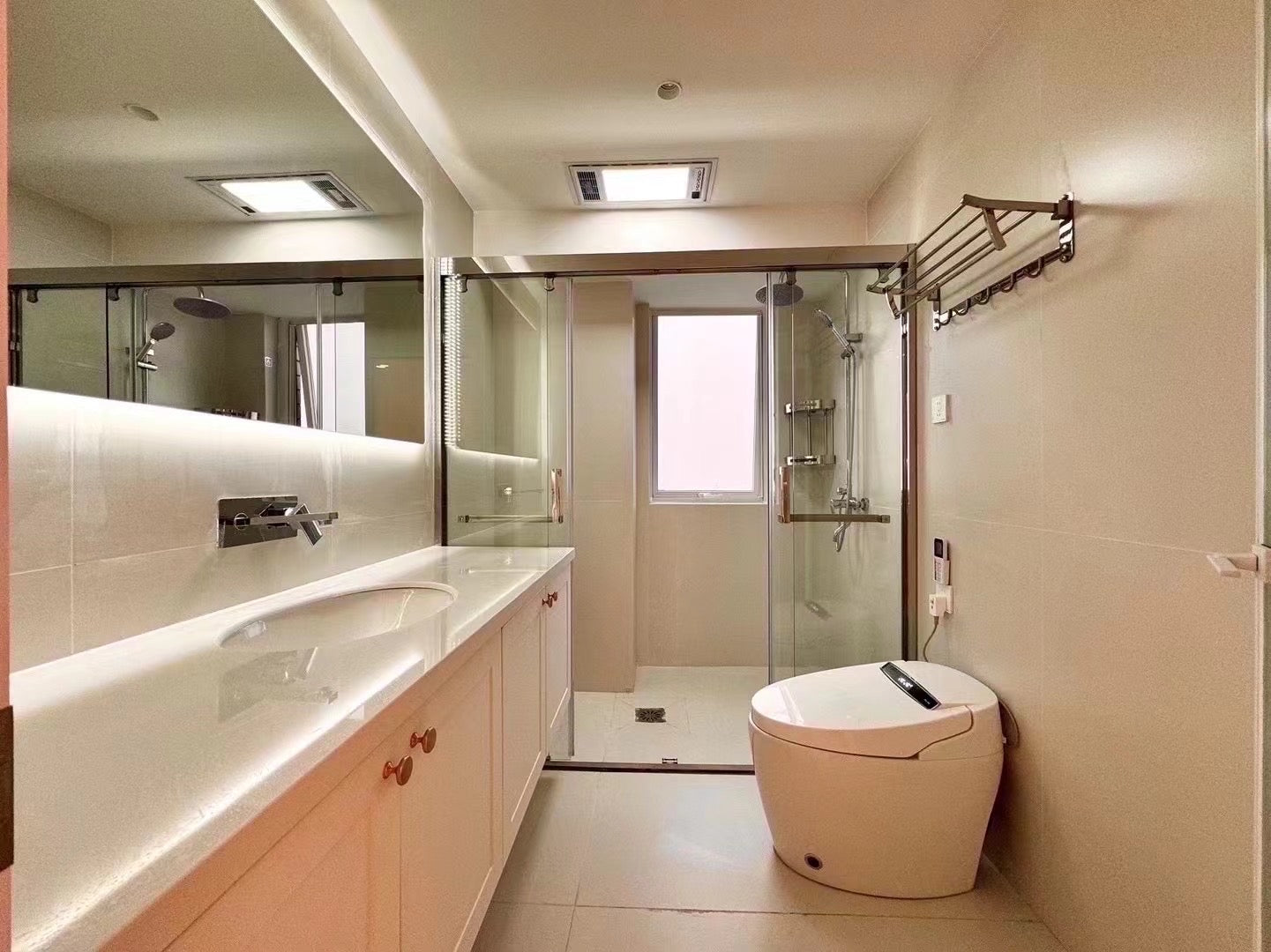 Modern 3br at Zhongshan park 兆丰花园3房