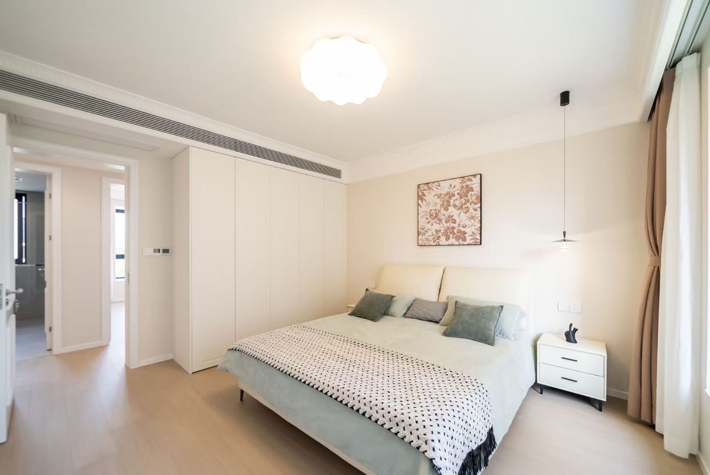 New deco 2br at Zhongshan park 虹桥万博花园2房