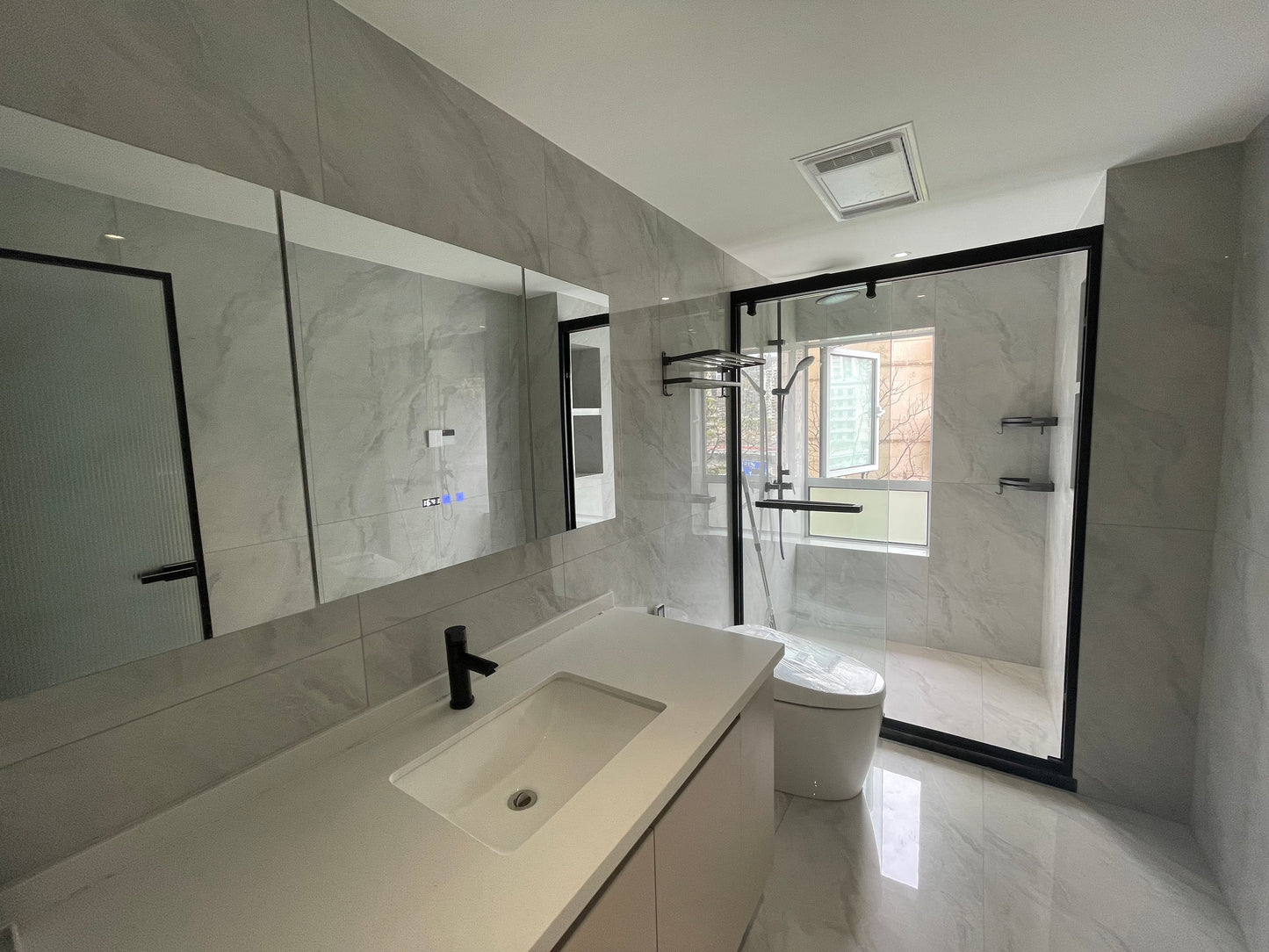 Modern bright 3br with river view 静安河滨花园3房河景