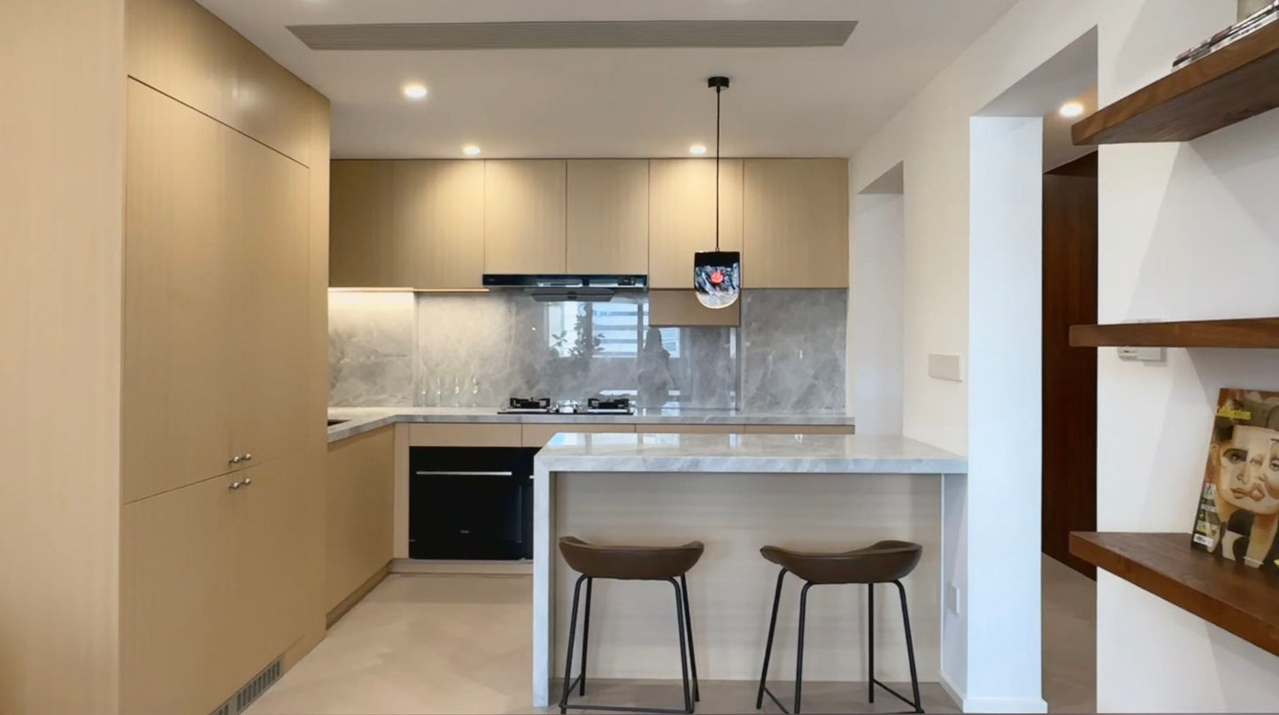 Newly 3br apt at west nanjing rd 嘉发大厦3房