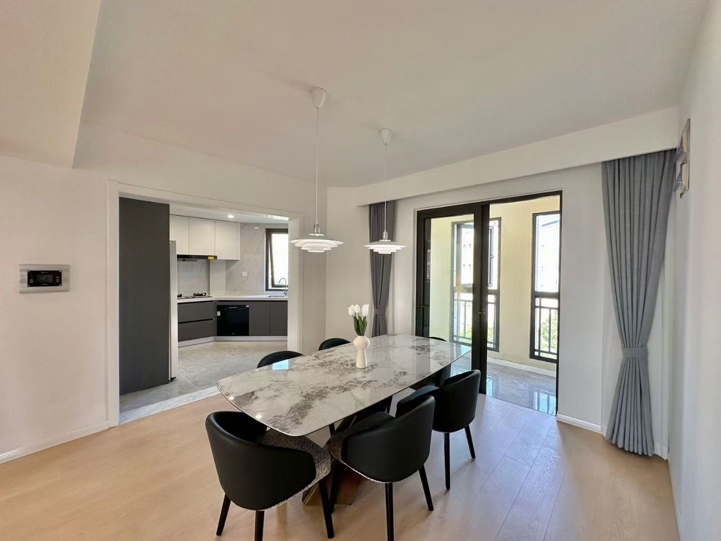 Modern 4br 210sqm at jinqiao 碧云晓园4房