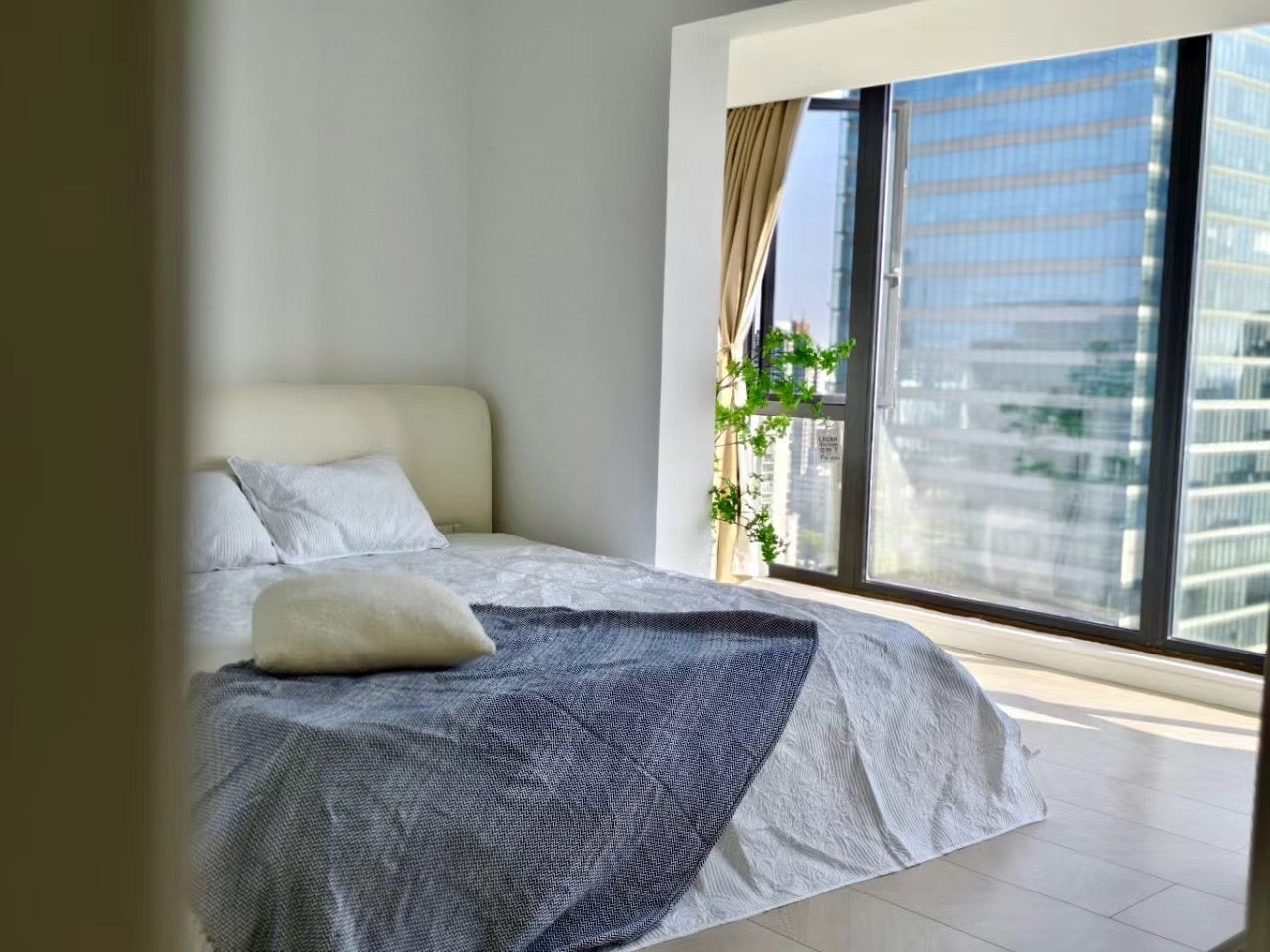 Nice 2br at near metro loushanguan rd 天山商厦漂亮2房