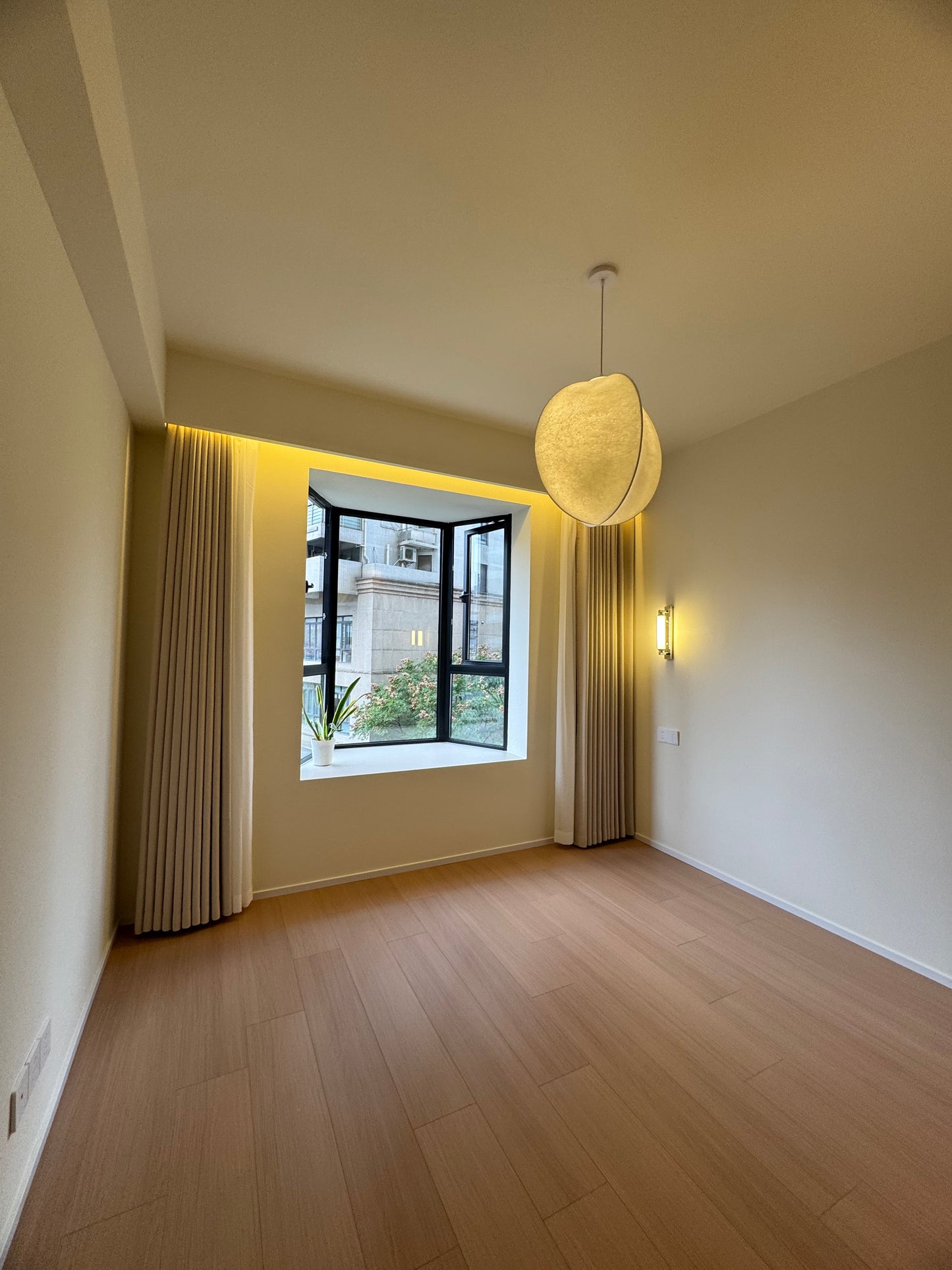 Newly 2br+ study at Jingan 静安河滨花园2+1房