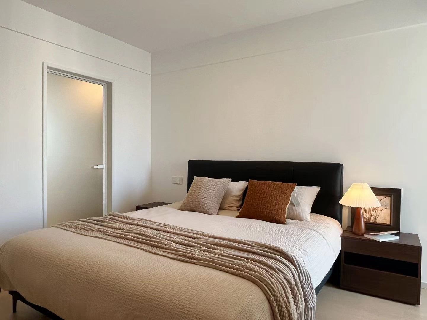 Newly 2br beside Suzhou river 中远两湾城2房
