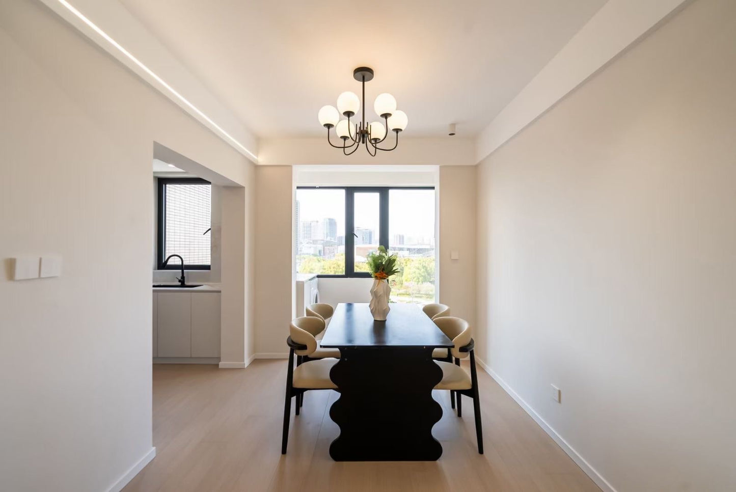 New deco 2br at Zhongshan park 虹桥万博花园2房