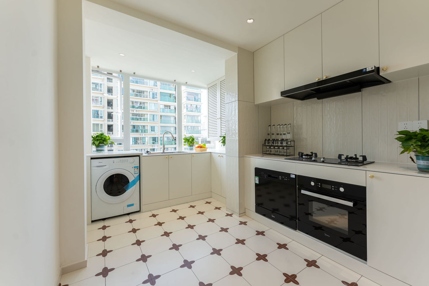 Beautiful 2br 2bath at xujiahui 徐家汇花园2房带地暖