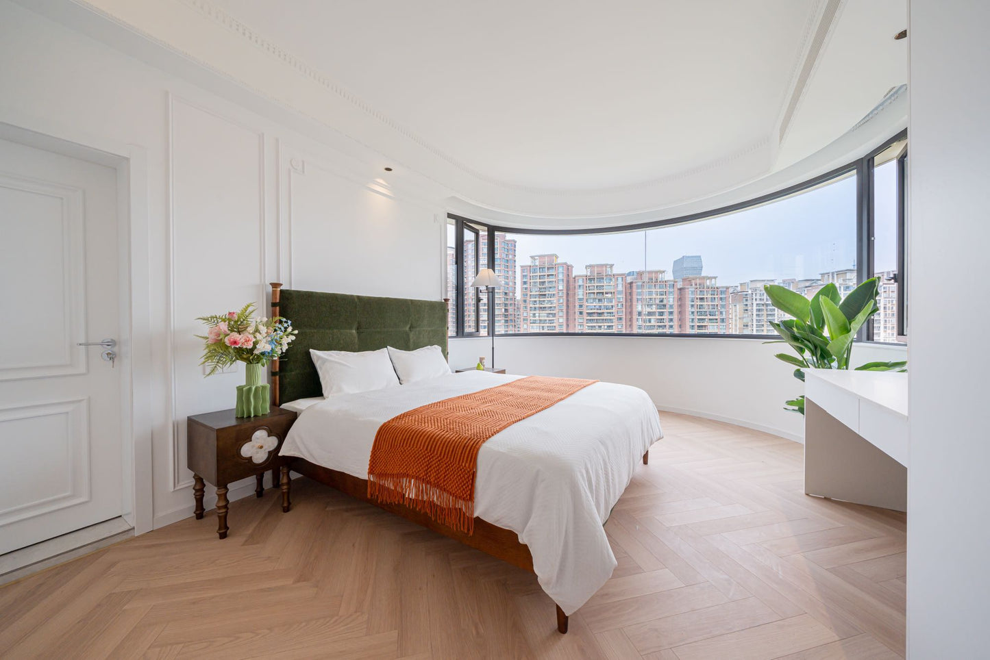 Luxury 4br 200sqm at Gubei 古北新苑4房200平米