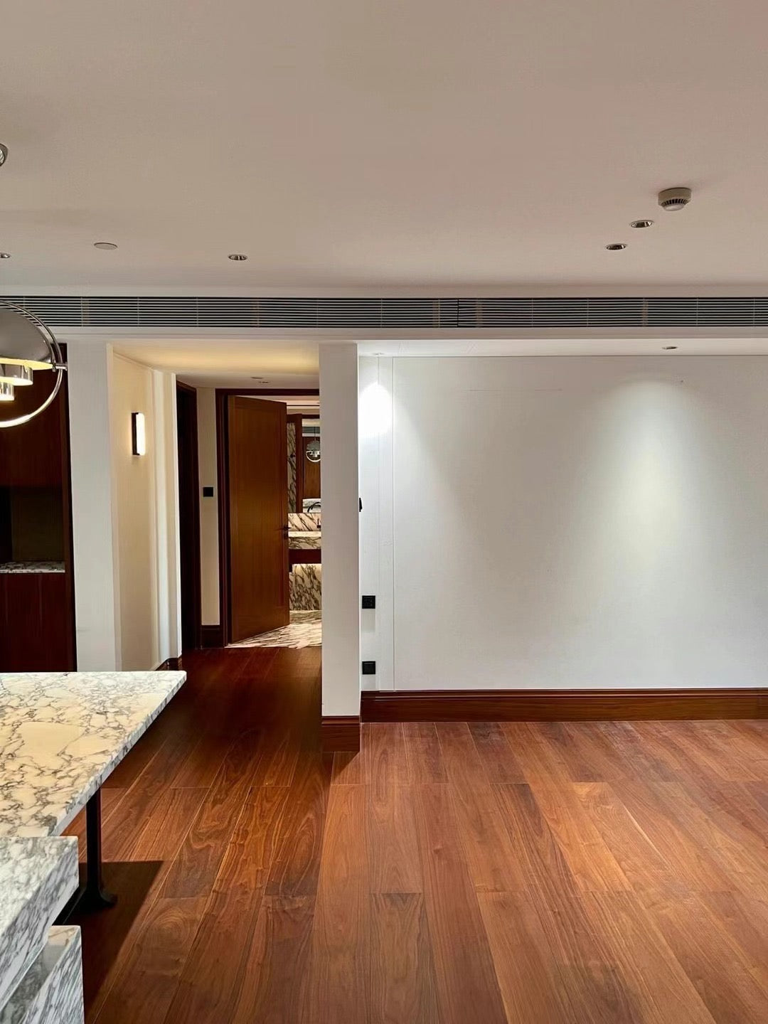 Luxury 1br at south wulumuqi rd 乌南398大1房
