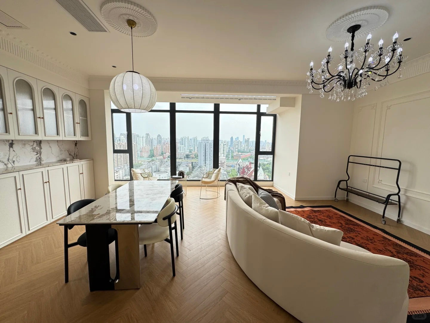 Spaciouse 1br at zhabei park 闸北公园1房