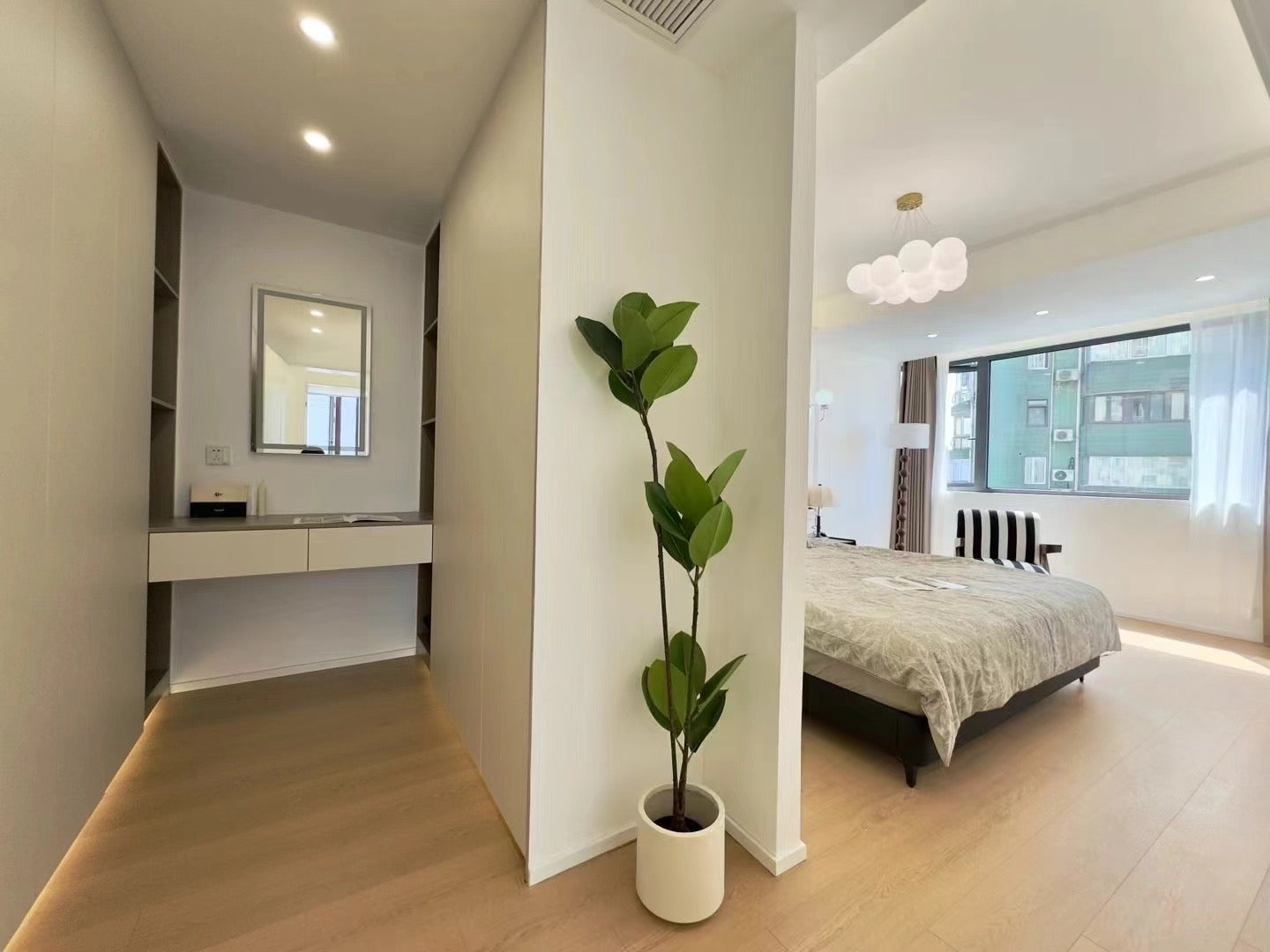 Modern 2br at jiangsu rd station 静安城2房